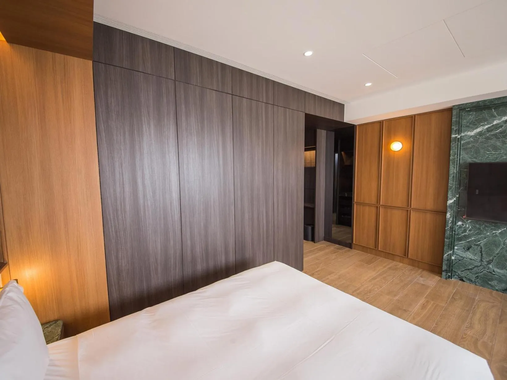 Bed in Hôtel de Ľeau