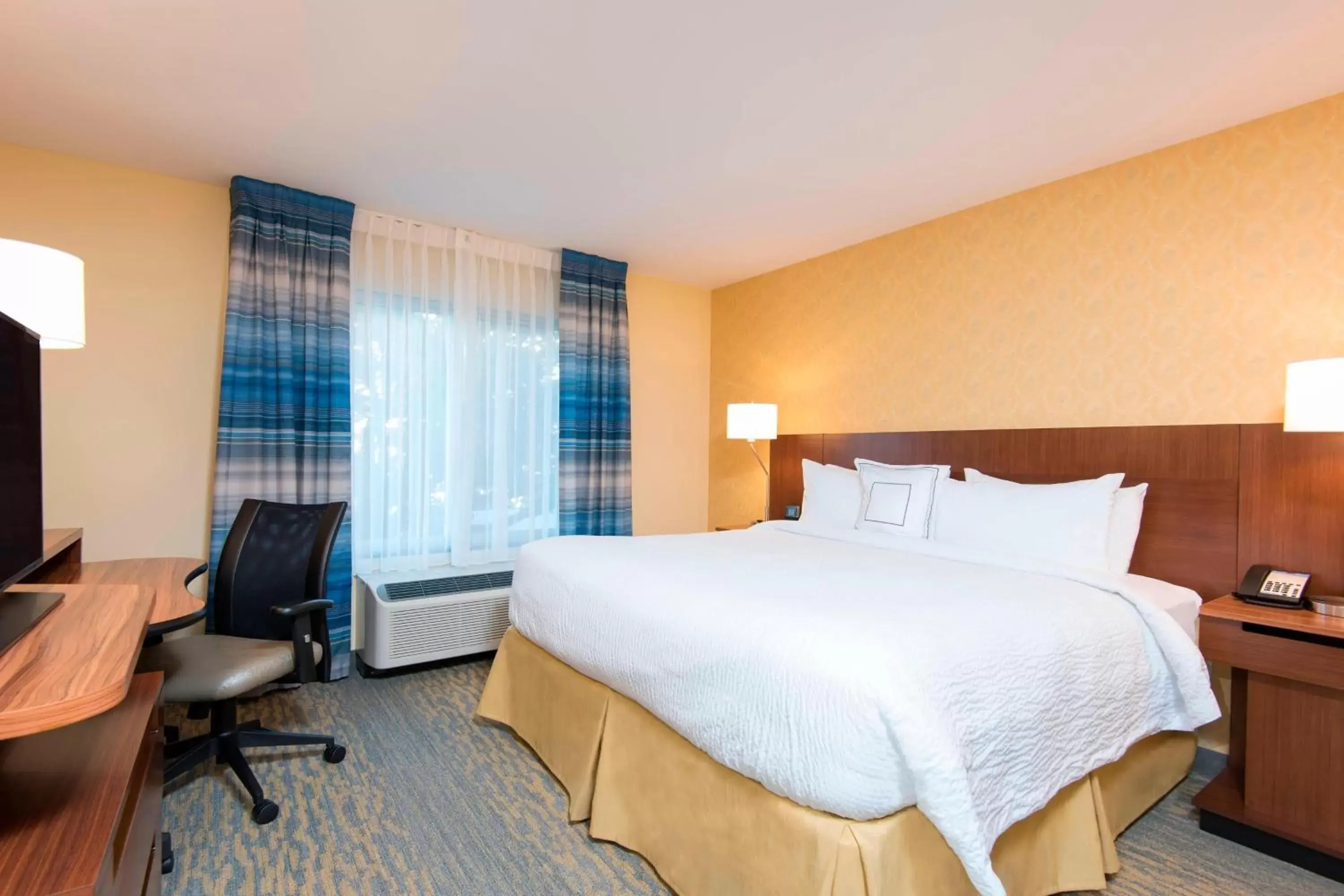 King Room with Adapted Tub - Mobility and Hearing Accessible in Fairfield Inn & Suites by Marriott Tampa Westshore/Airport King Room with Adapted Tub - Mobility and Hearing Accessible in Fairfield Inn & Suites by Marriott Tampa Westshore/Airport