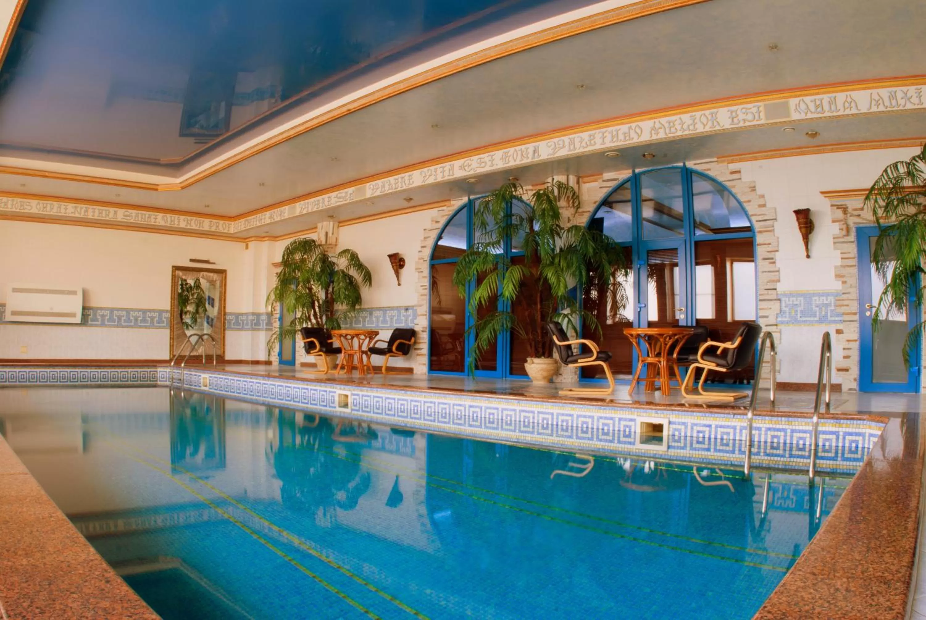 Swimming Pool in Kamelot