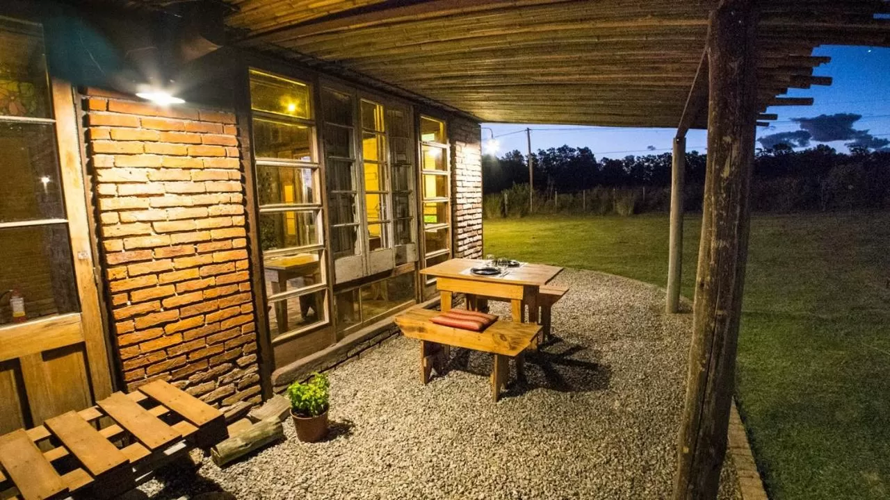 Restaurant/places to eat in Caliu Earthship Ecolodge