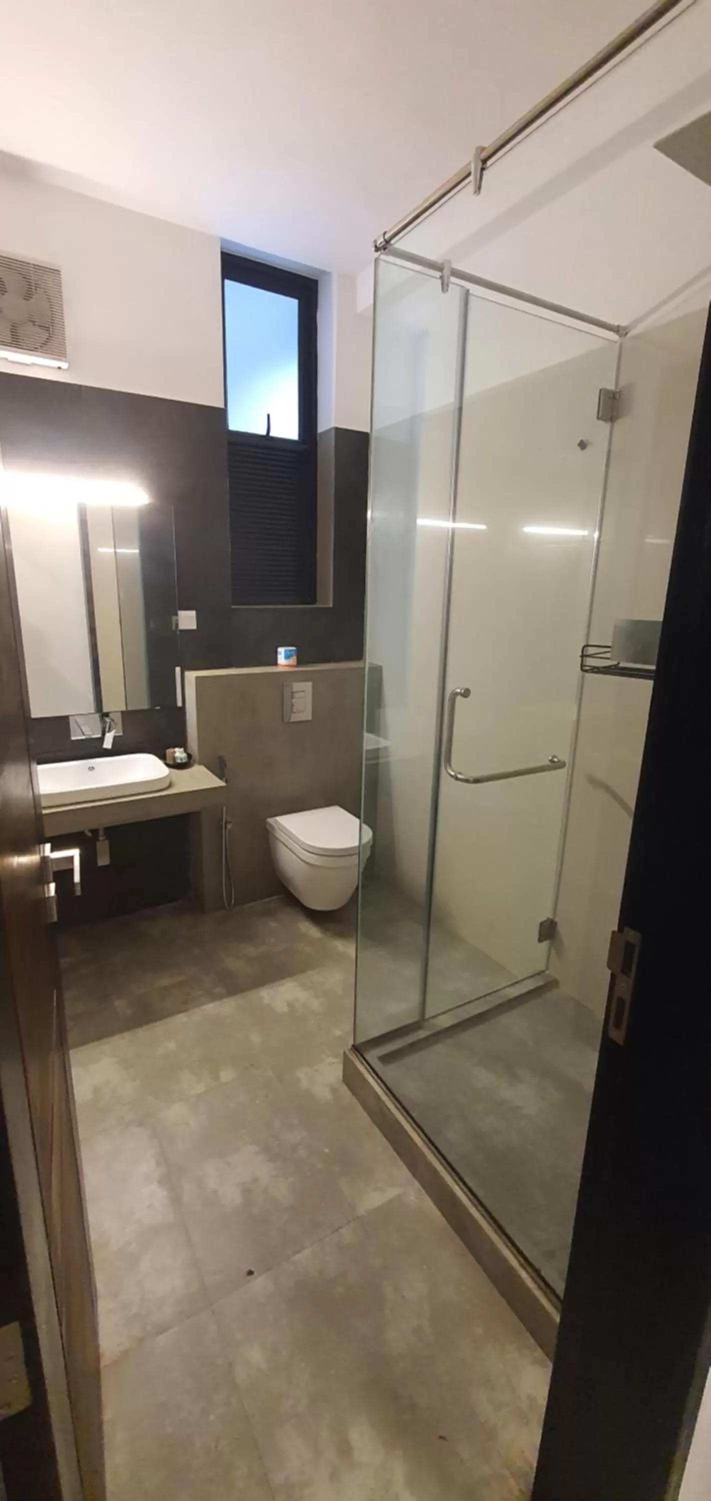 Bathroom in Hotel Kandyan View ''Free pickup from Kandy city''