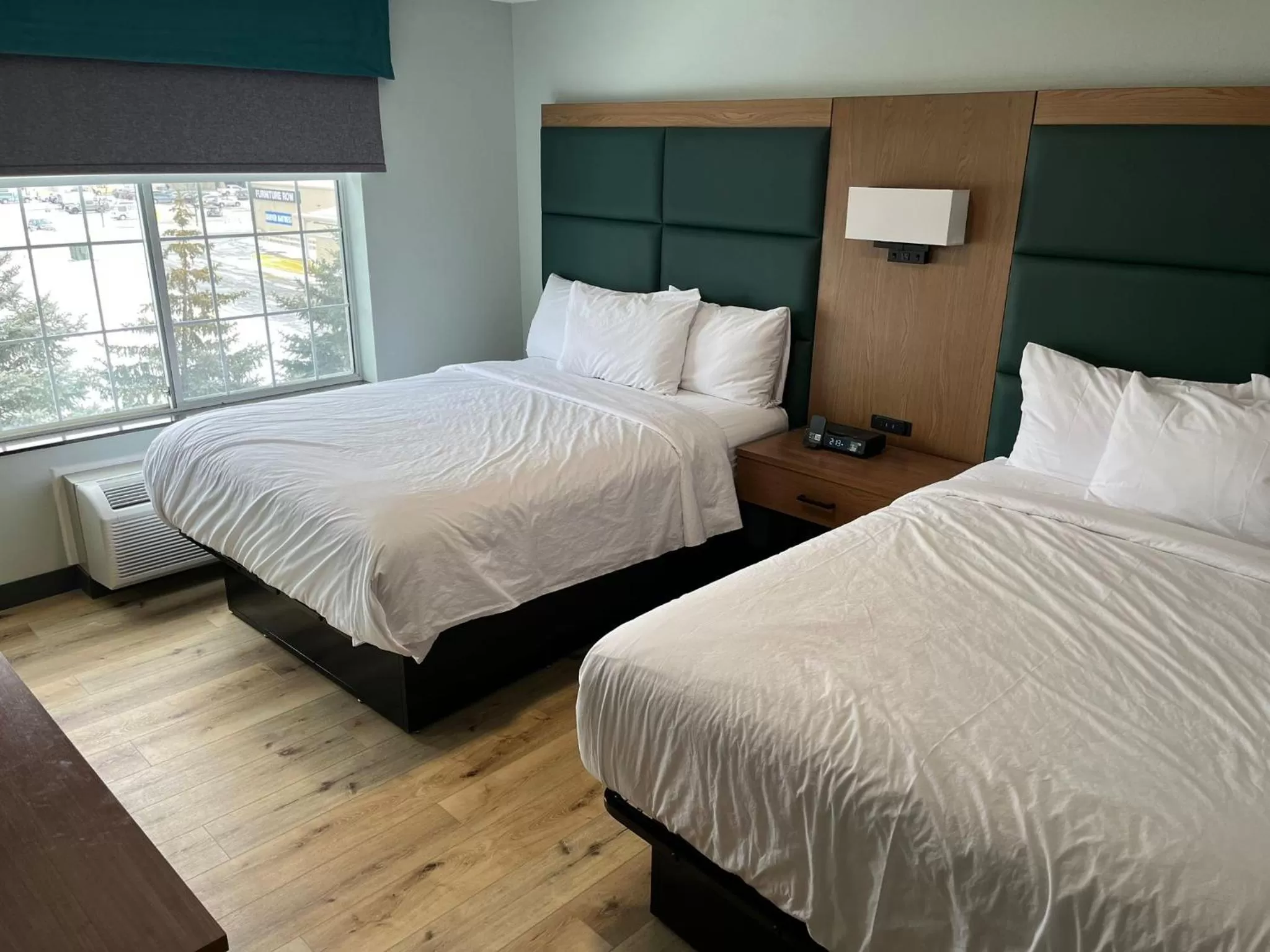 Bedroom, Bed in Wingate By Wyndham Mansfield Ontario