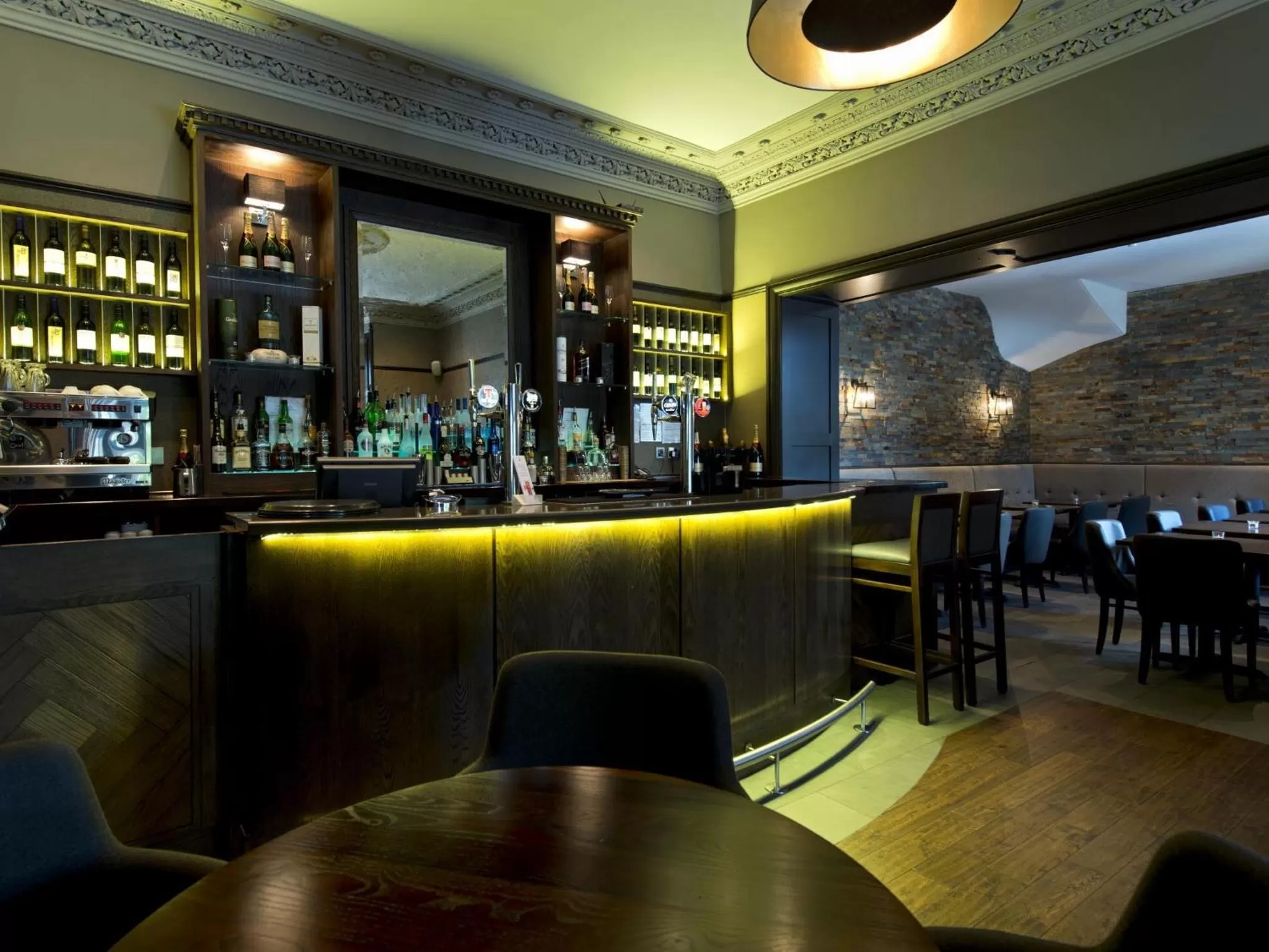 Restaurant/places to eat in Number 10 Hotel