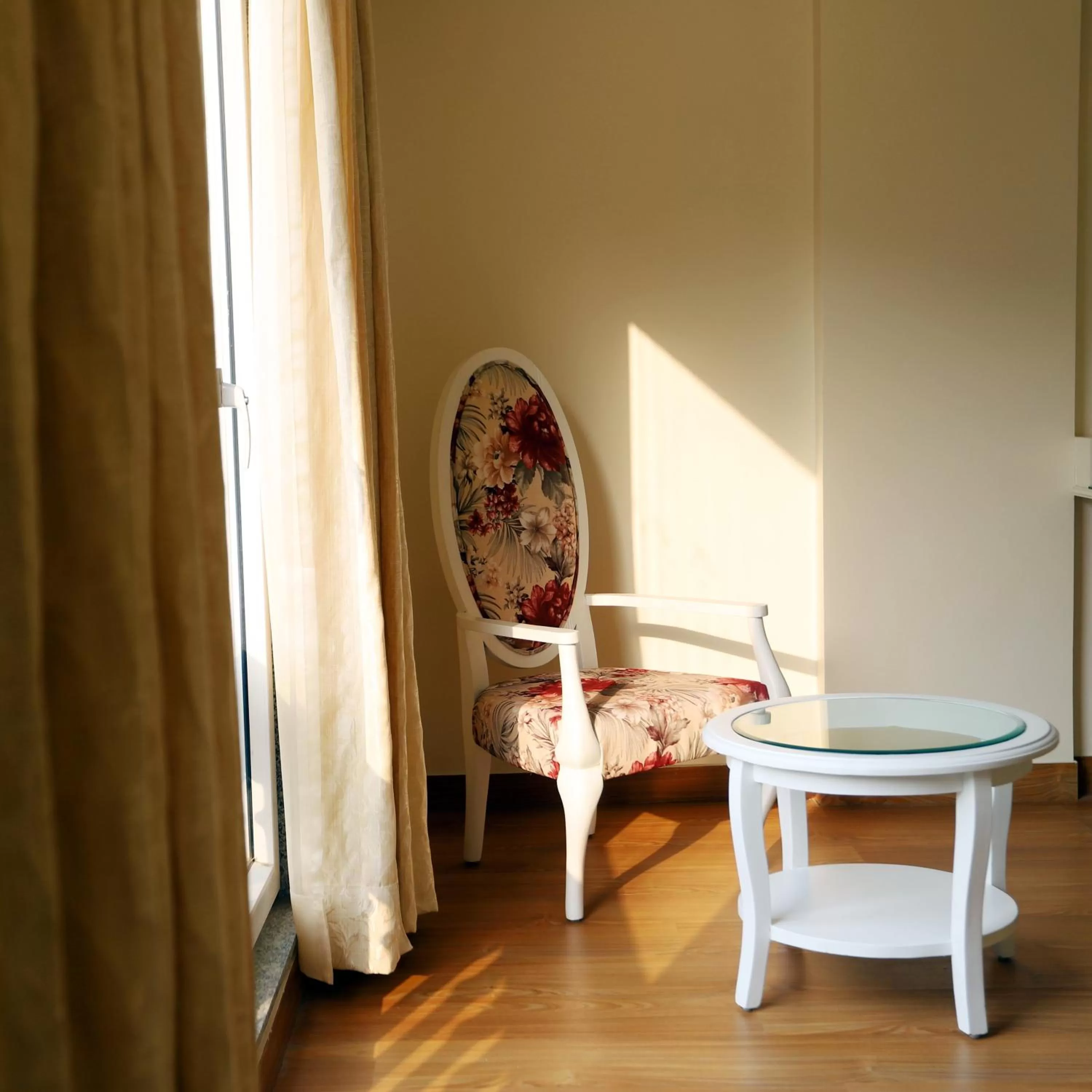Seating area in Hotel Magenta-City Center Bani Park Jaipur