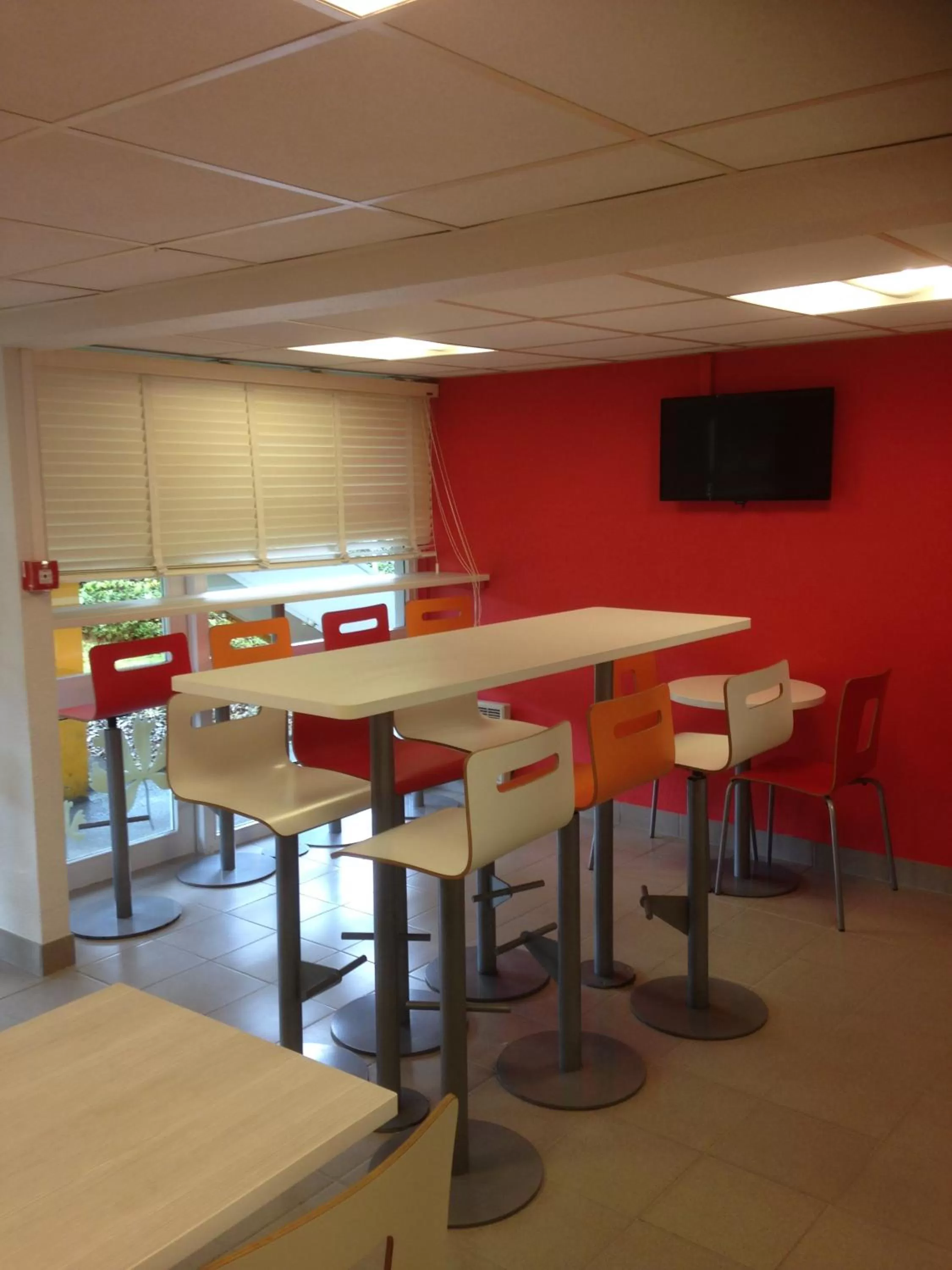 Lobby or reception in Premiere Classe Charleville Mezieres