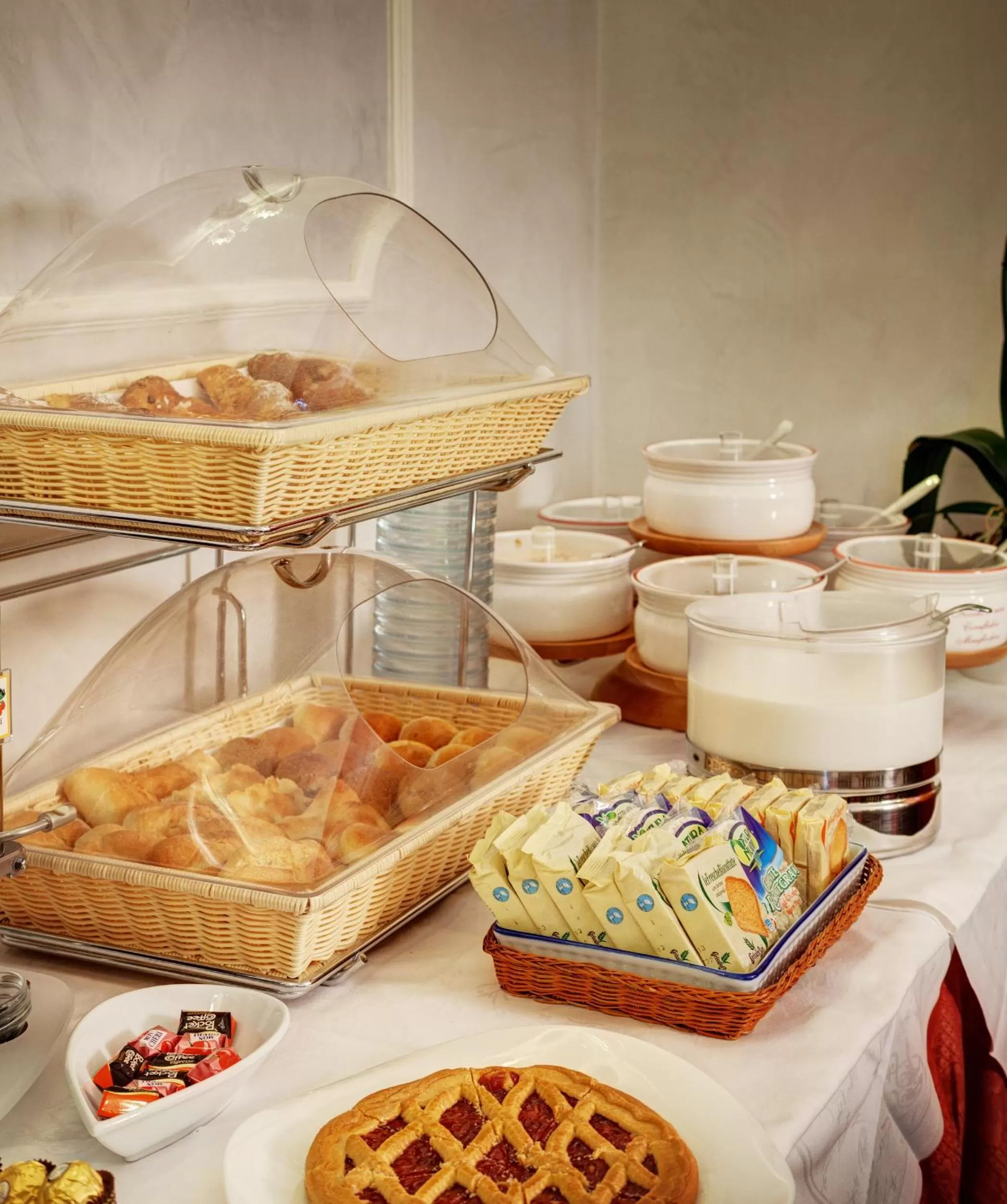 Food and drinks in Hotel Best Roma