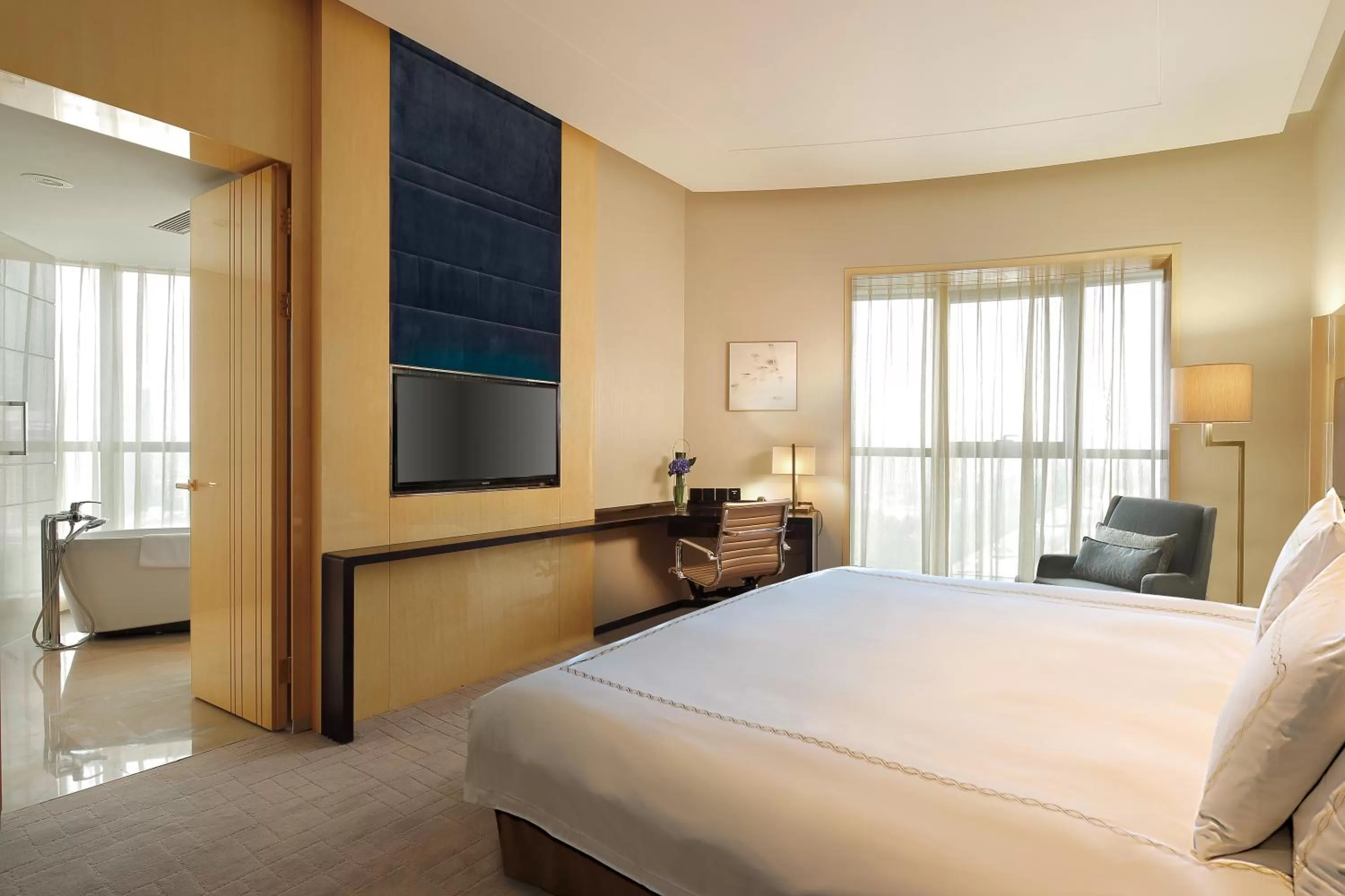 Photo of the whole room, Bed in Crowne Plaza Beijing Lido by IHG