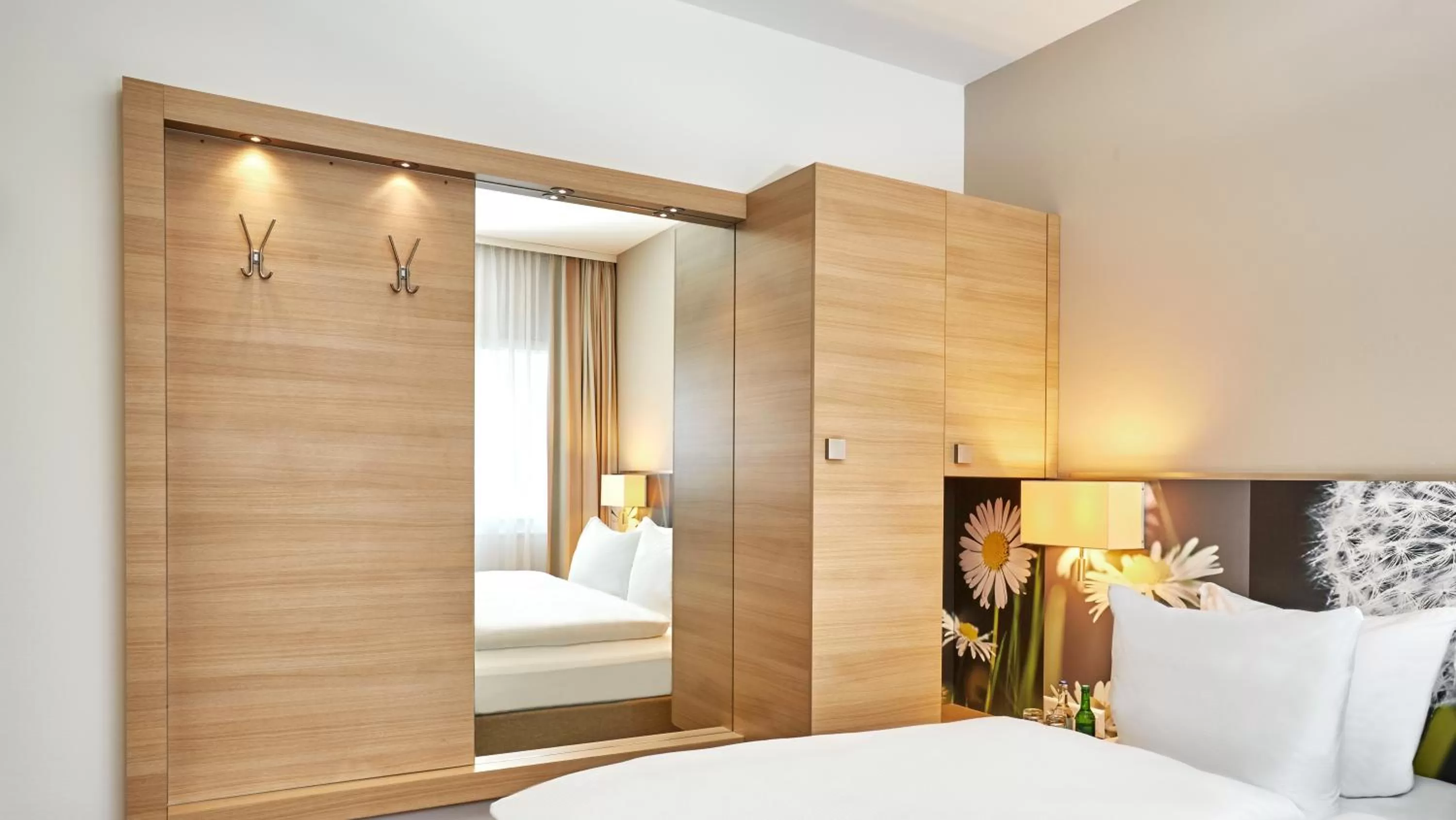 Photo of the whole room in H+ Hotel Zürich