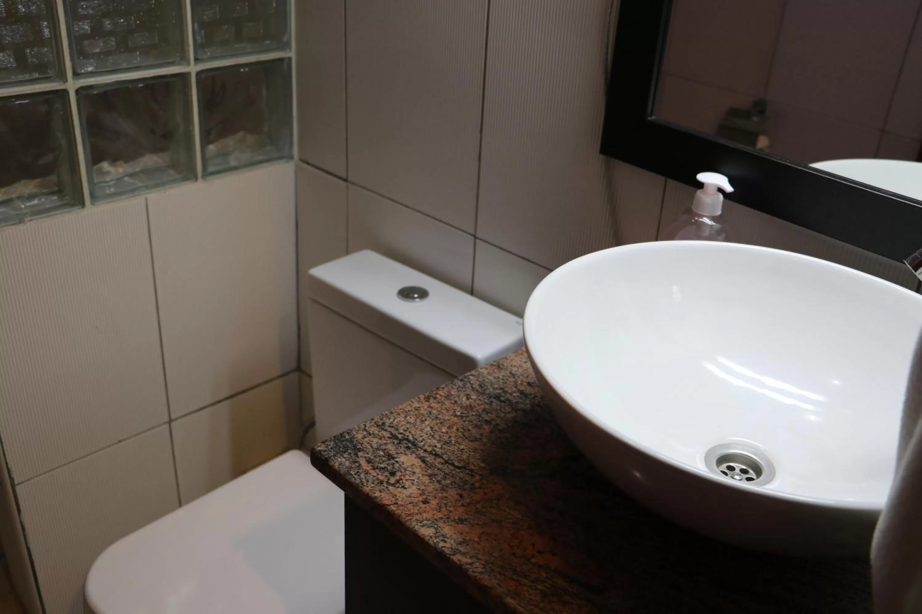 Toilet in Gigiri Express Hotel