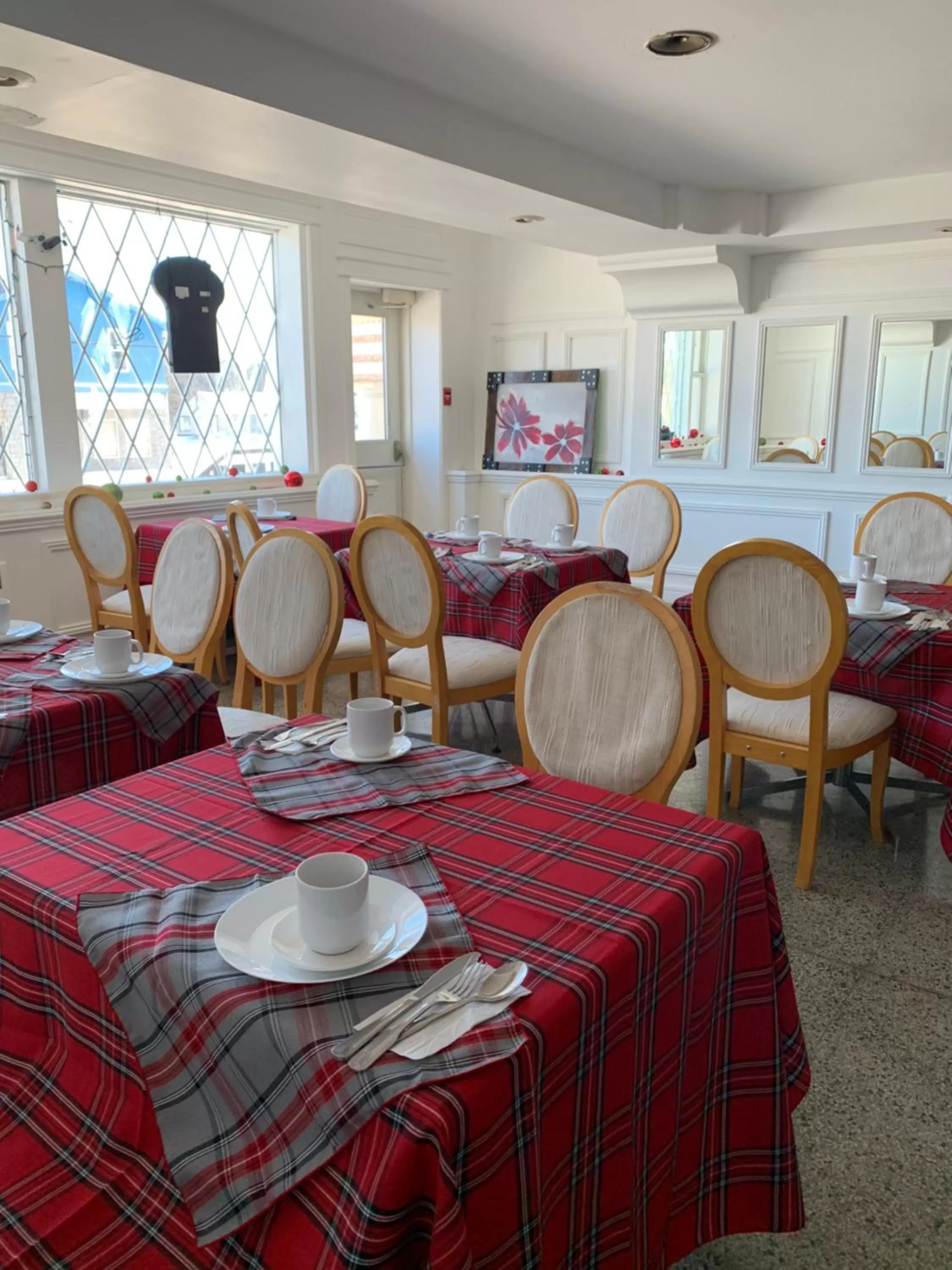 Restaurant/places to eat in Lakeview Hotel