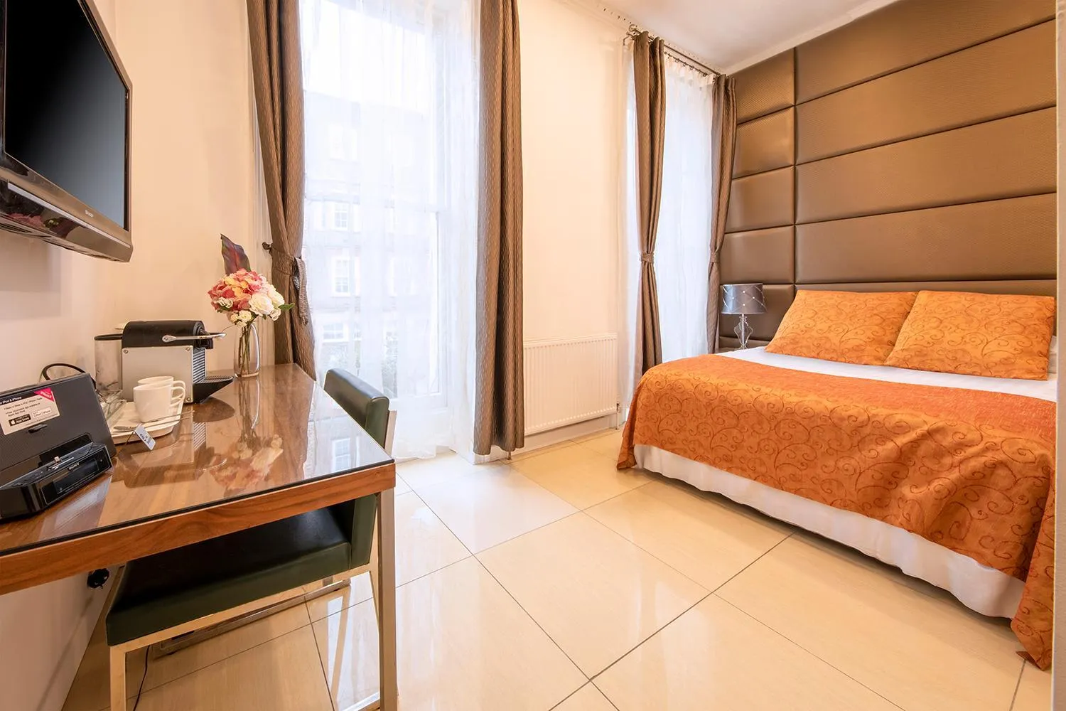 Bed in City Inn Russell Square