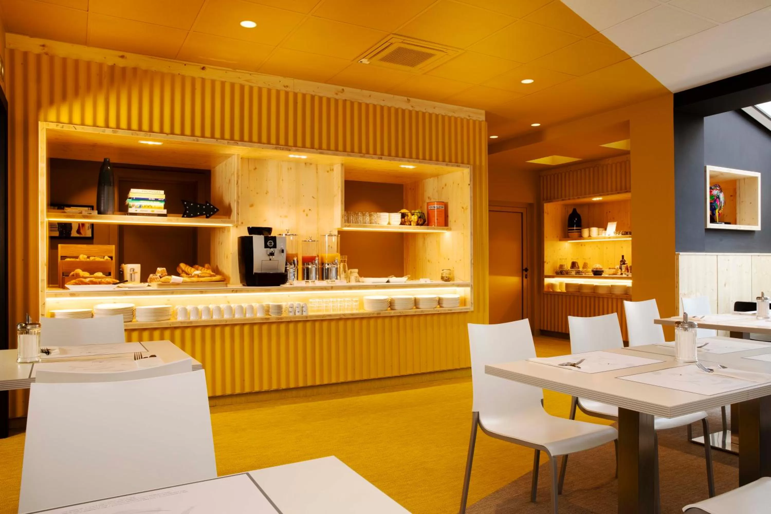 Buffet breakfast in Hotel Le Bugatti