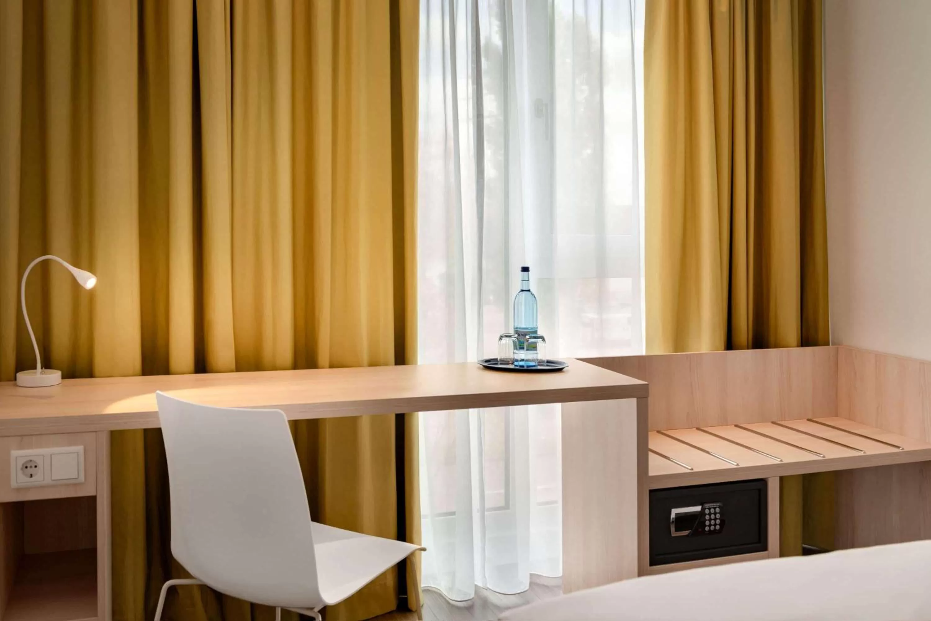 Photo of the whole room in Super 8 by Wyndham Augsburg