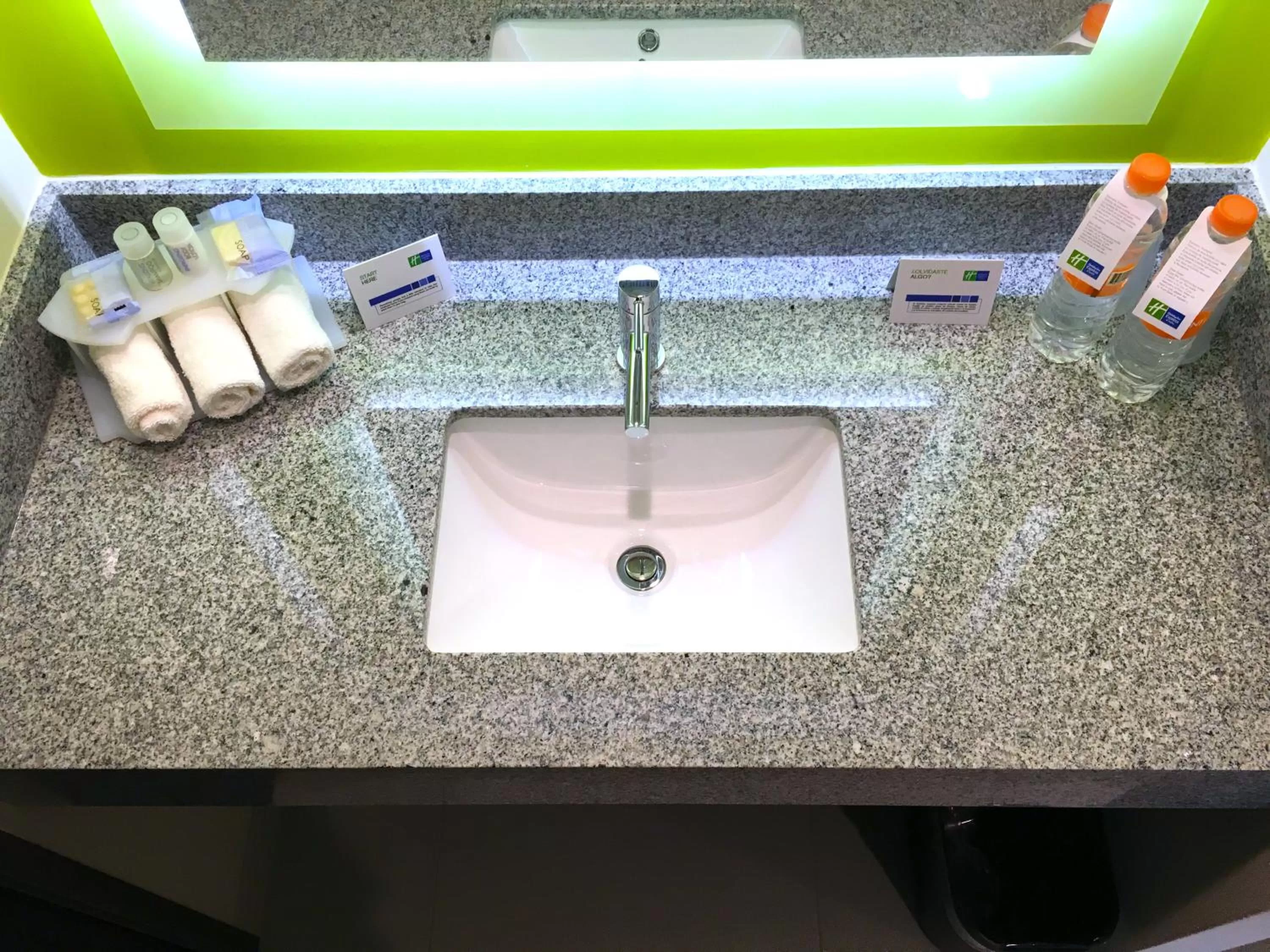 Bathroom in Holiday Inn Express & Suites Mexicali by IHG