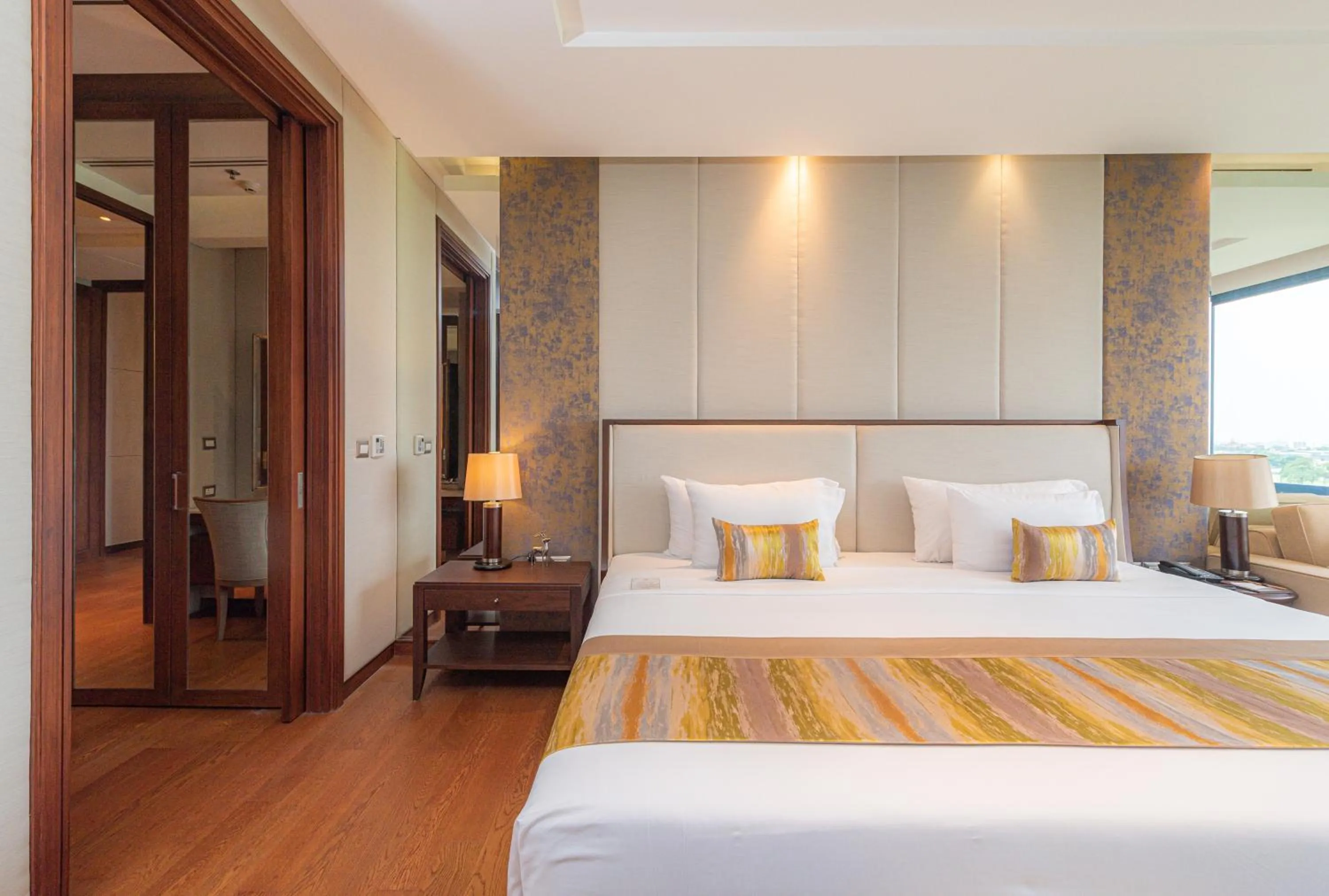 Bedroom, Bed in Summit Windmill Golf Suite Hotel at Suvarnabhumi