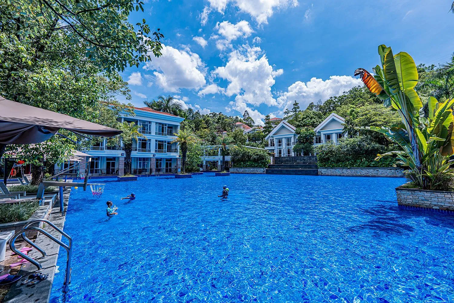 Swimming pool in Good View Hotel Tangxia - 15 mins drive from Dongguan South Railway Station