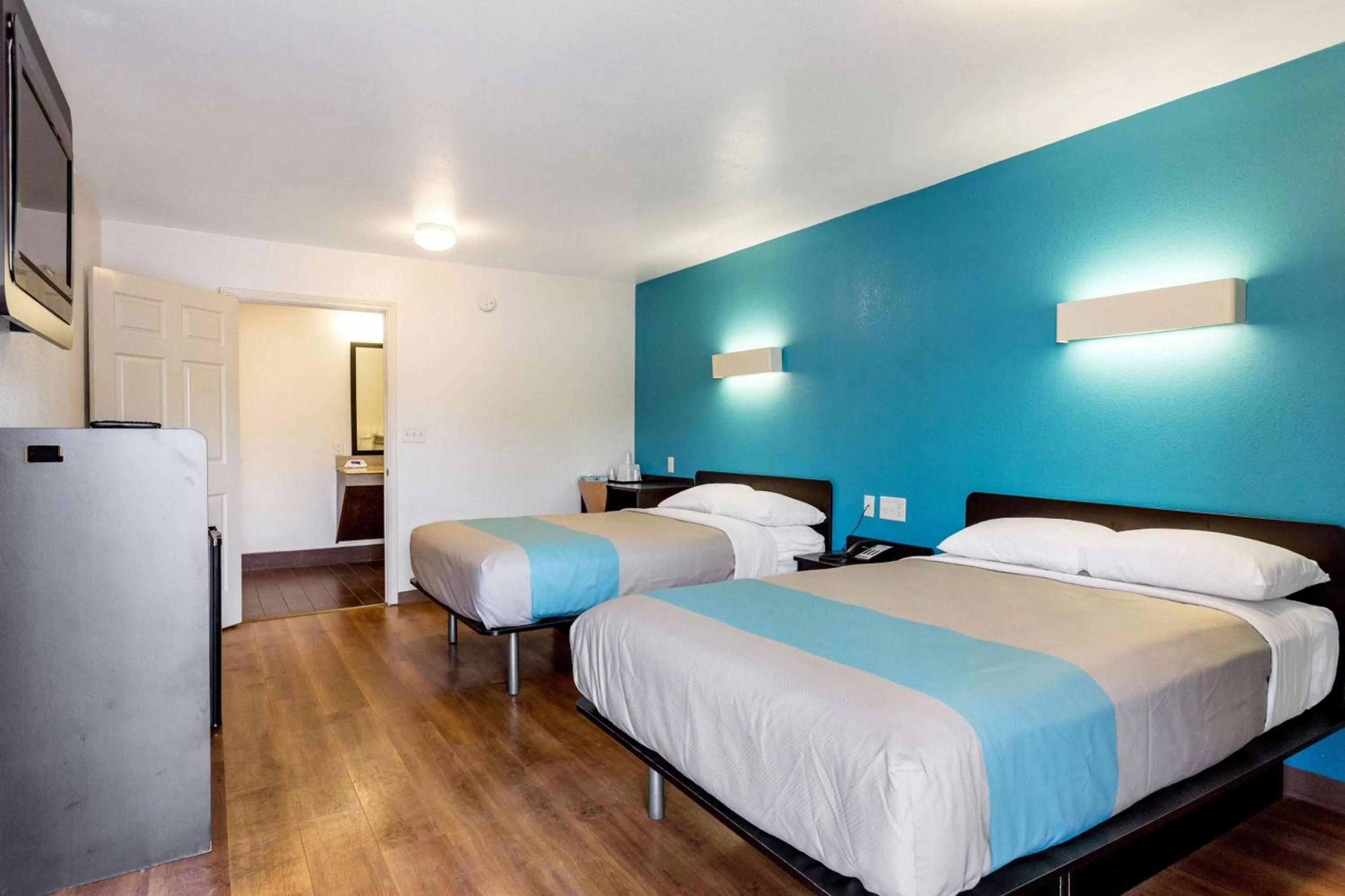 Photo of the whole room, Bed in Motel 6-Bryan, TX - College Station