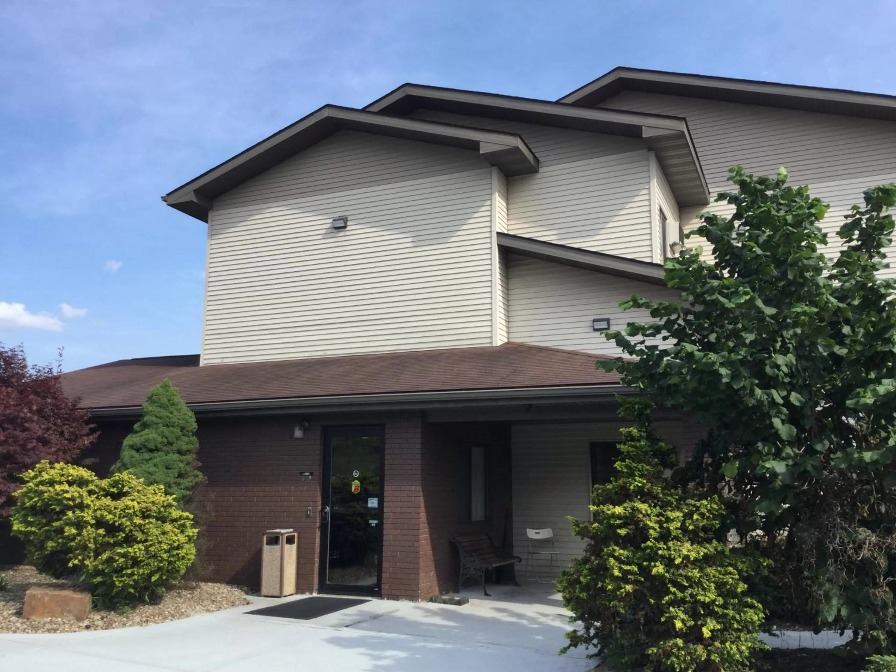 Property building in Super 8 by Wyndham New Stanton