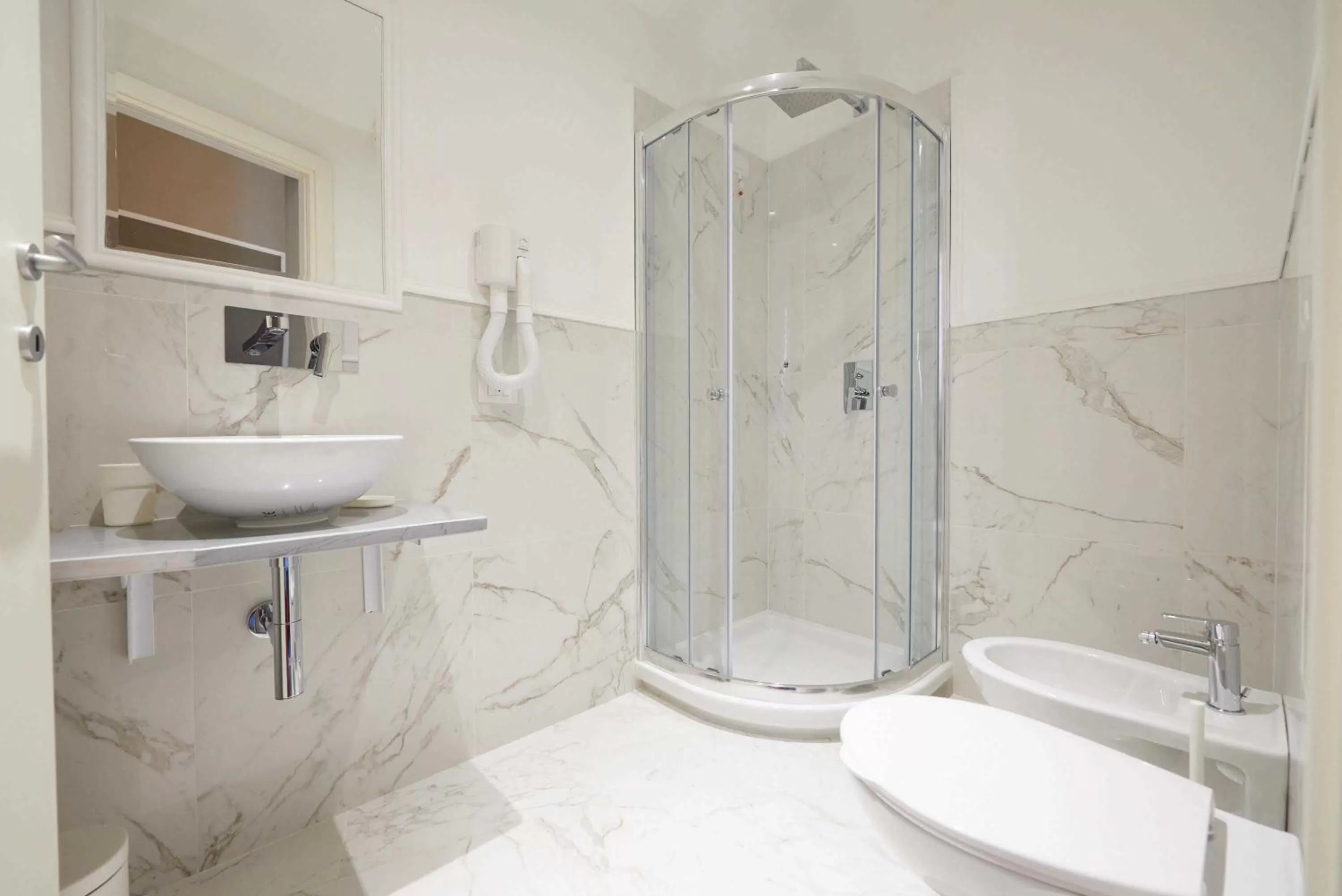 Shower in My Guest in Florence