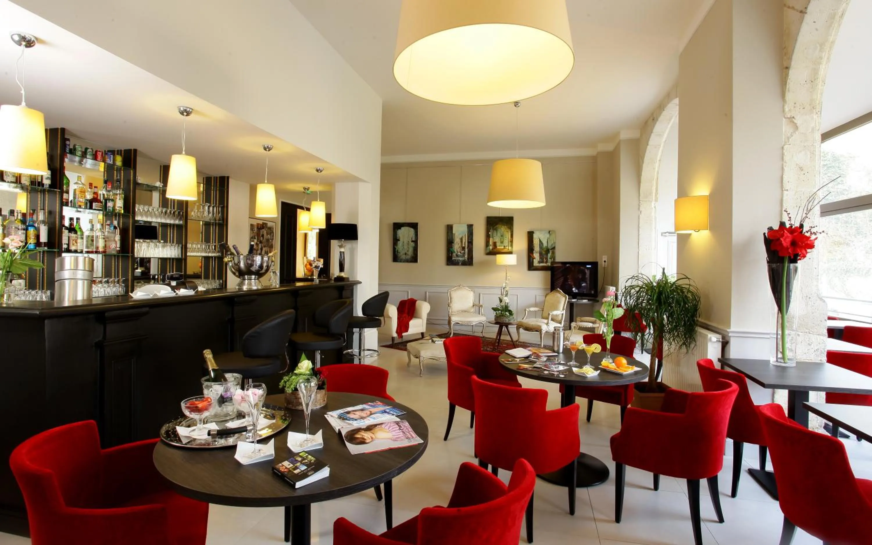 Restaurant/places to eat in Hotel Le Renoir