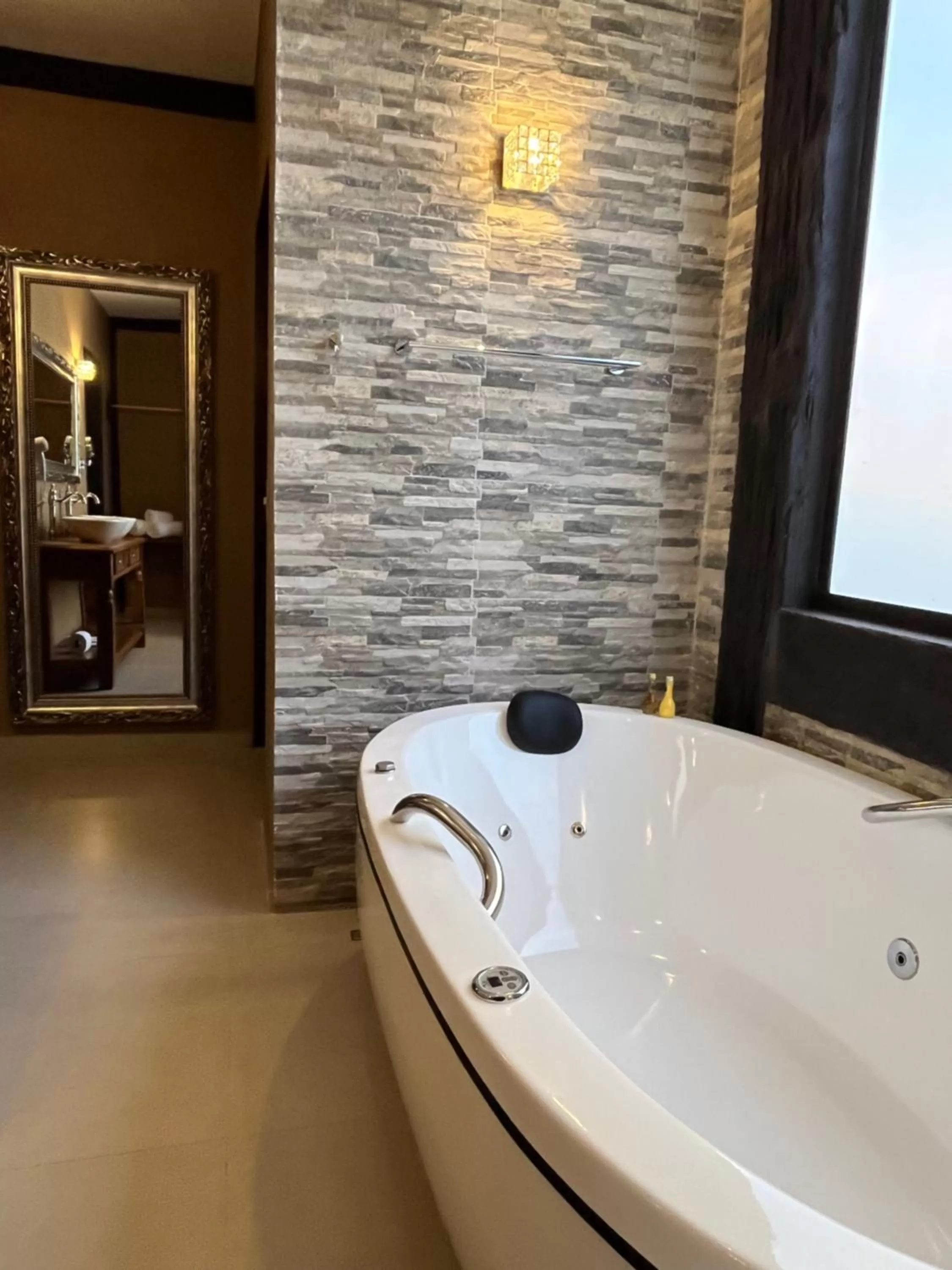 Hot Tub, Bathroom in Pousada Dona Bendita