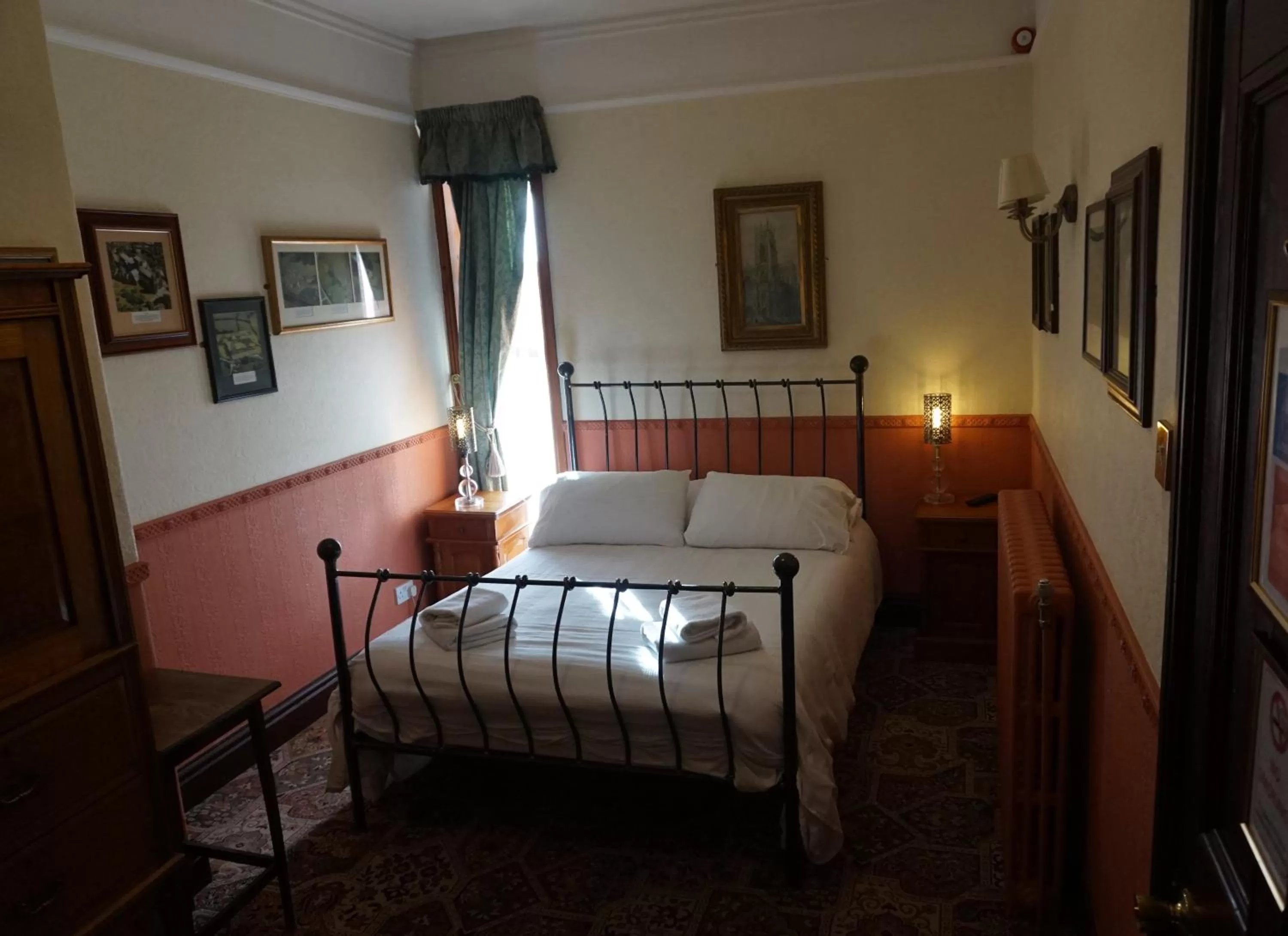 Bedroom, Bed in The Butlers Hotel