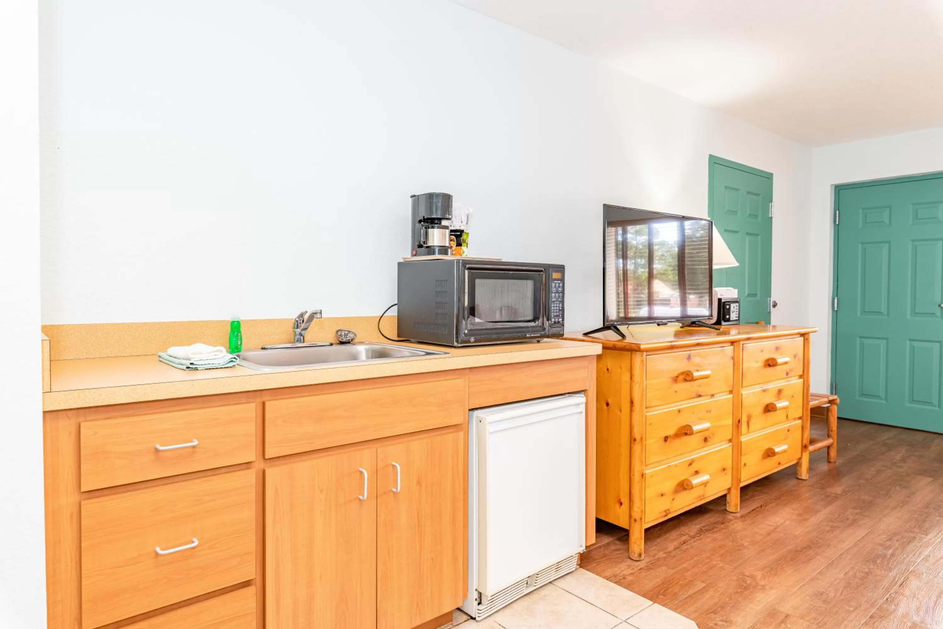 Camp Mack Lodge, Marina & RV Resort