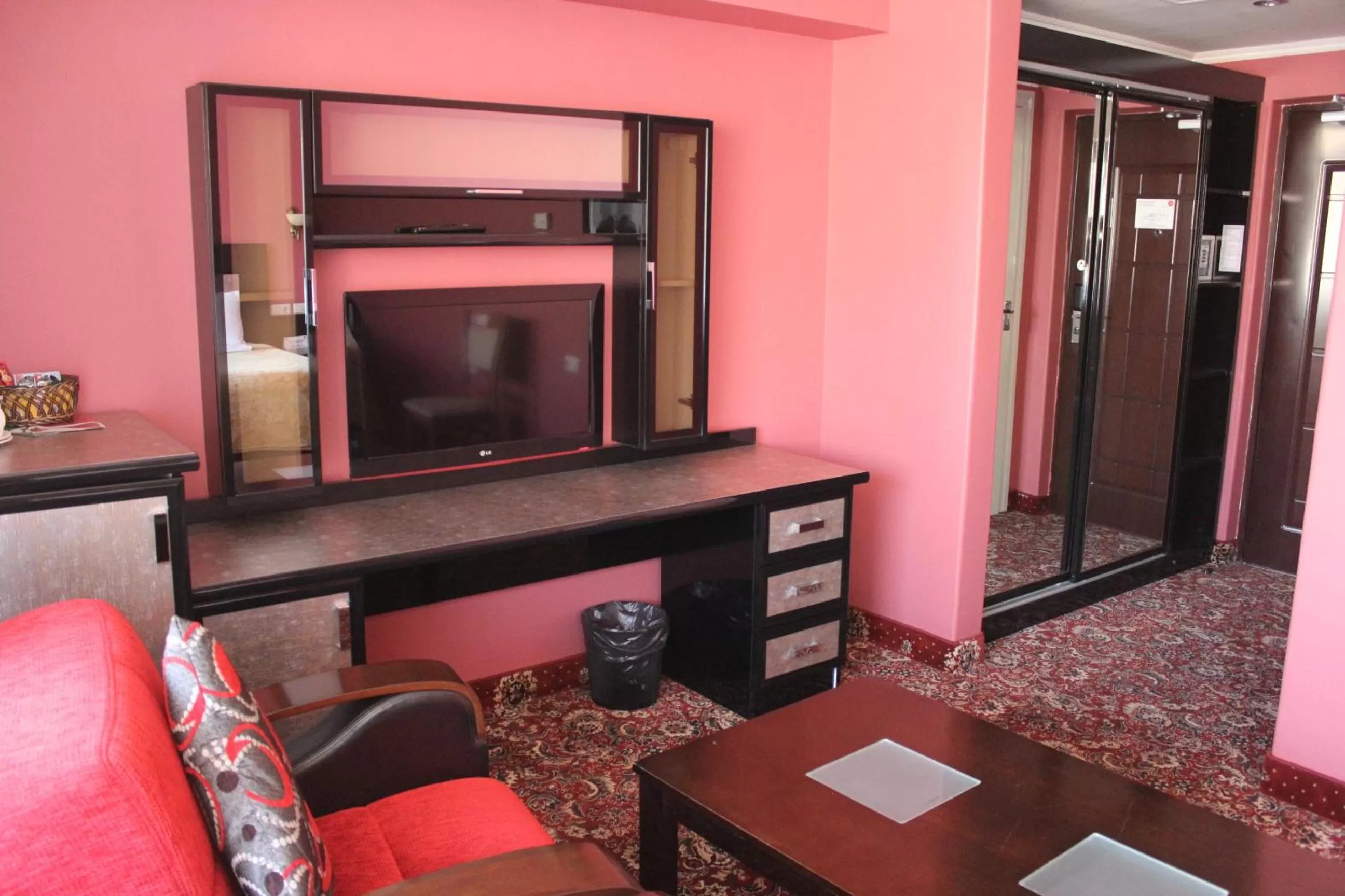 Living room, TV/Entertainment Center in Erebuni Hotel Yerevan