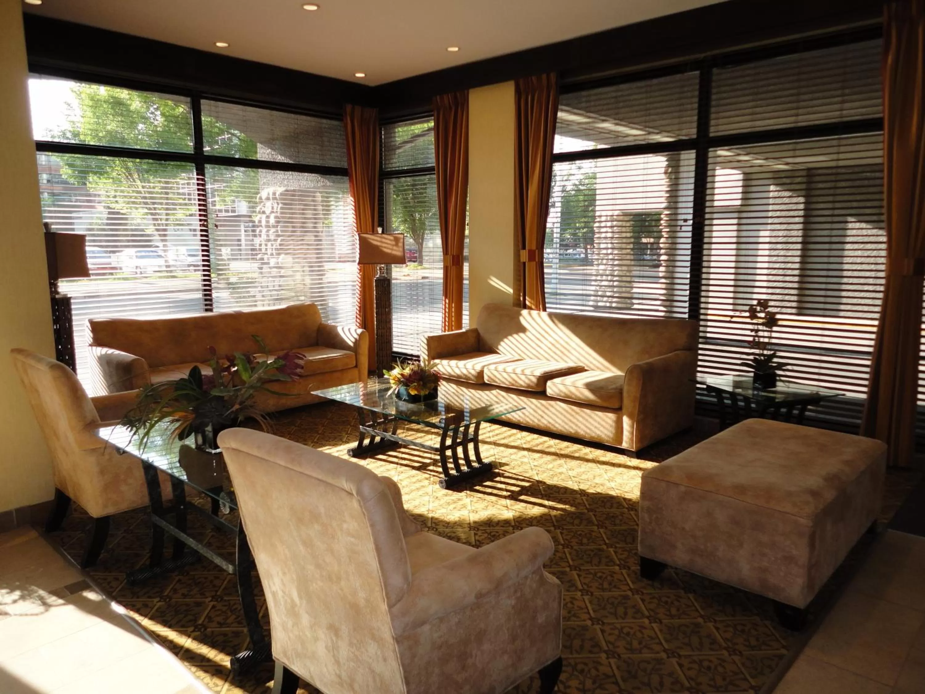 Lobby or reception in Days Inn by Wyndham Edmonton Downtown