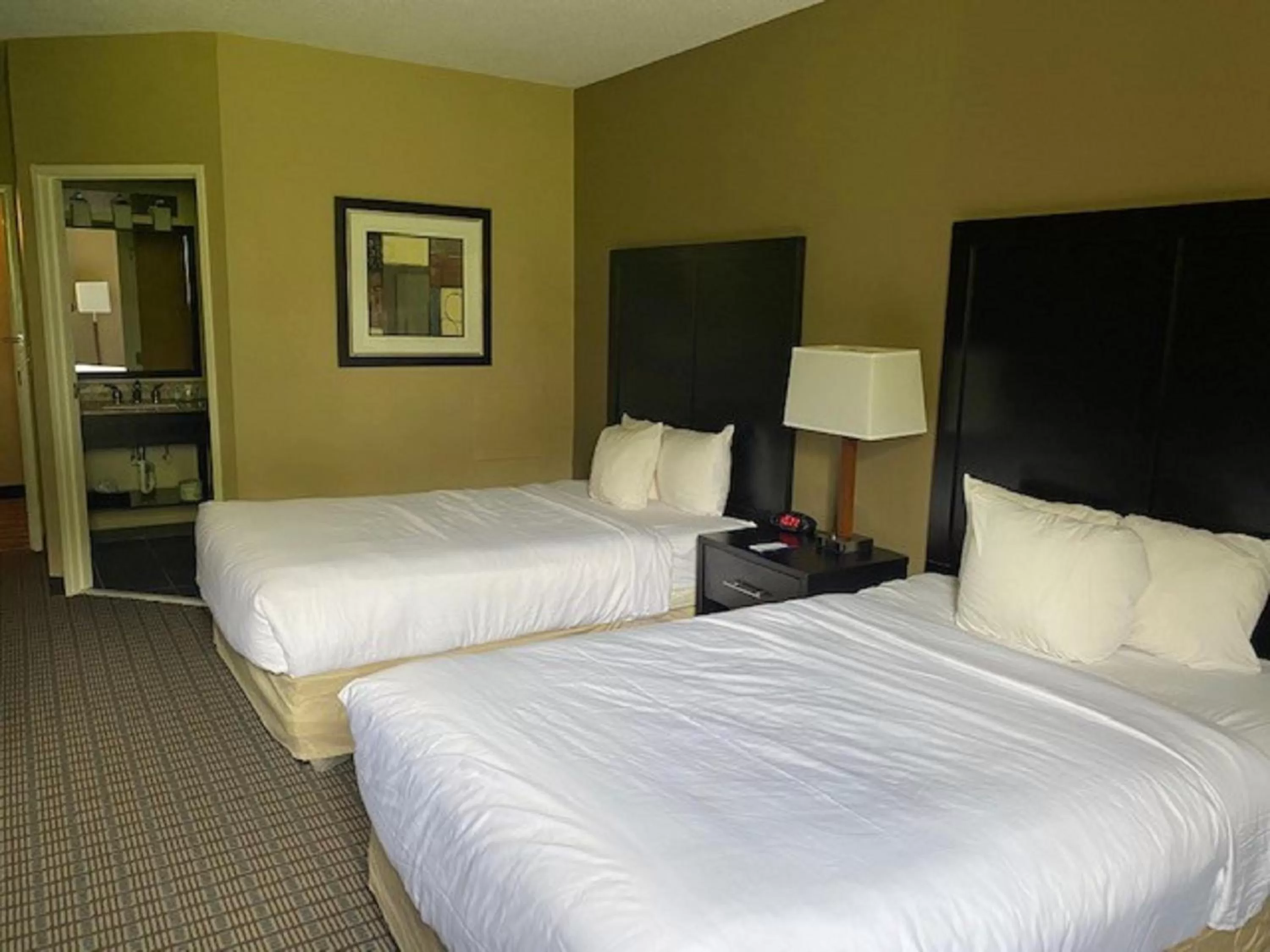 Bedroom, Bed in SureStay Plus by Best Western Jonestown Lebanon Valley