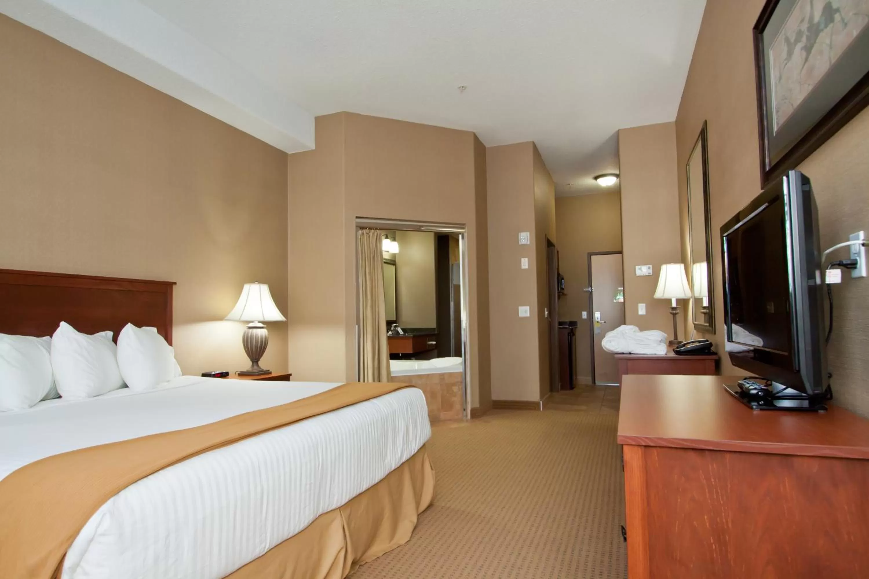 Photo of the whole room, Bed in Days Inn & Suites by Wyndham Strathmore