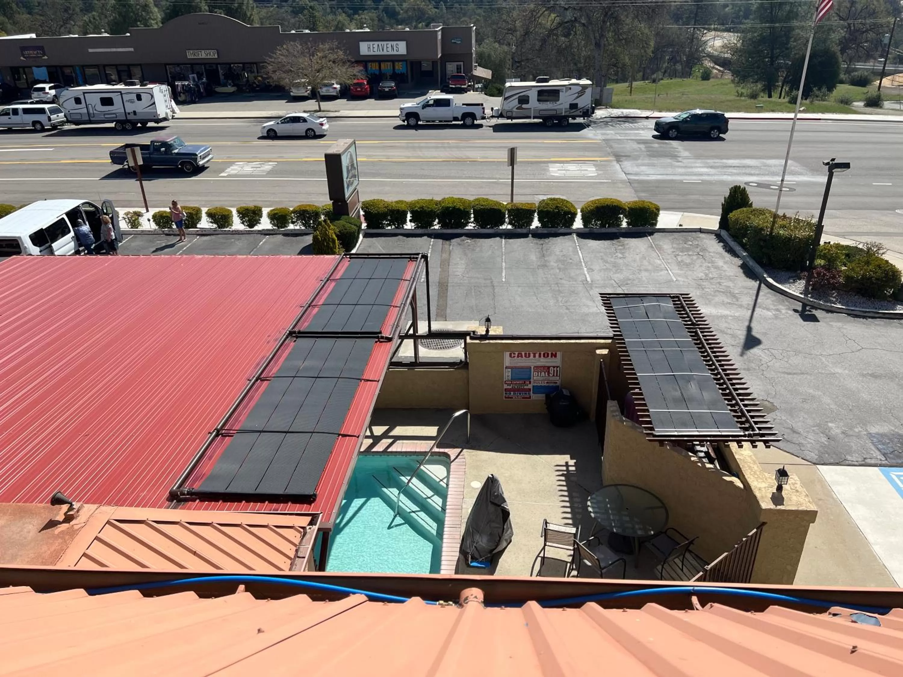 Property building in Yosemite Sierra Inn