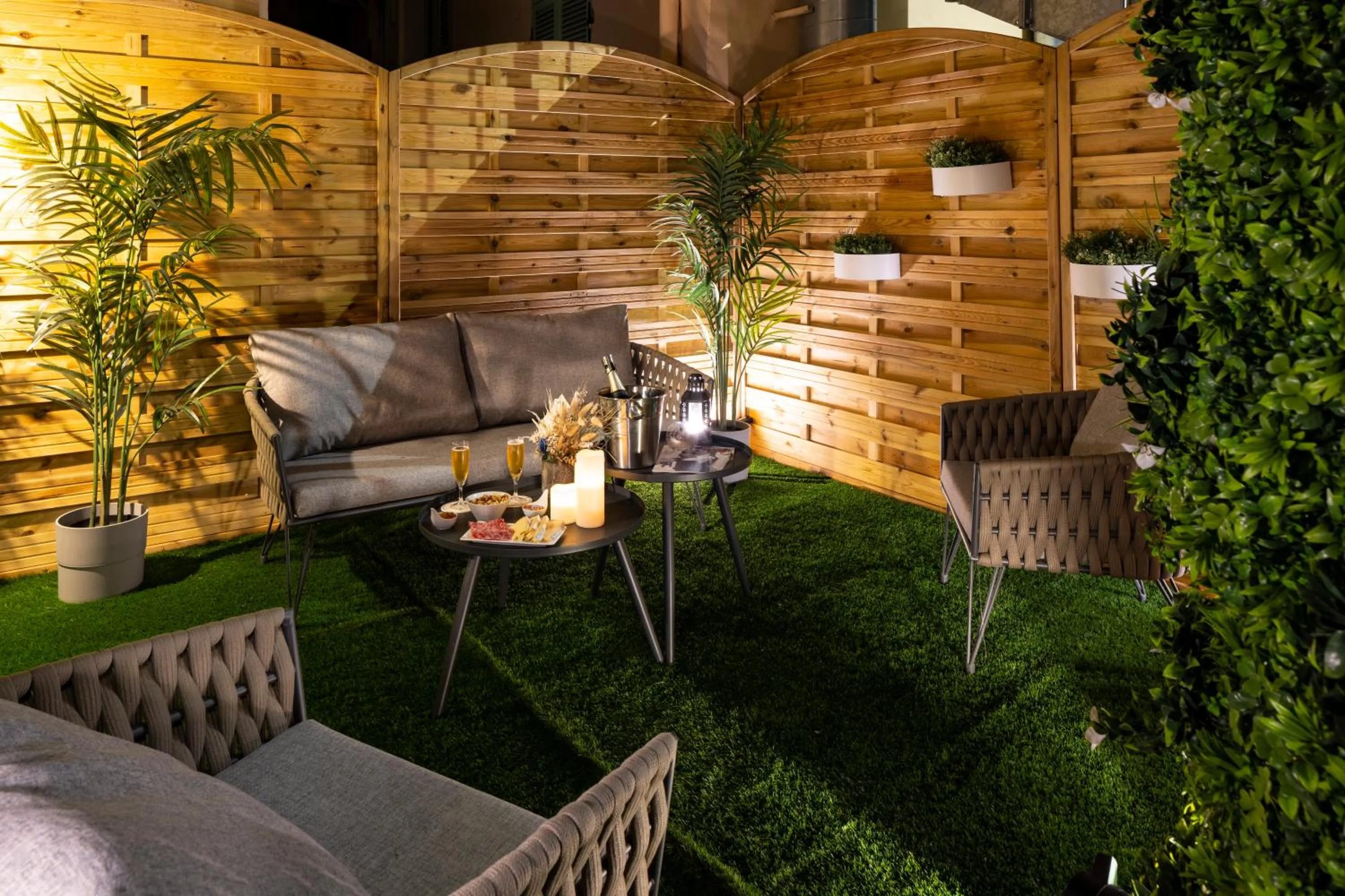 Patio in Hôtel Nice Azur Riviera