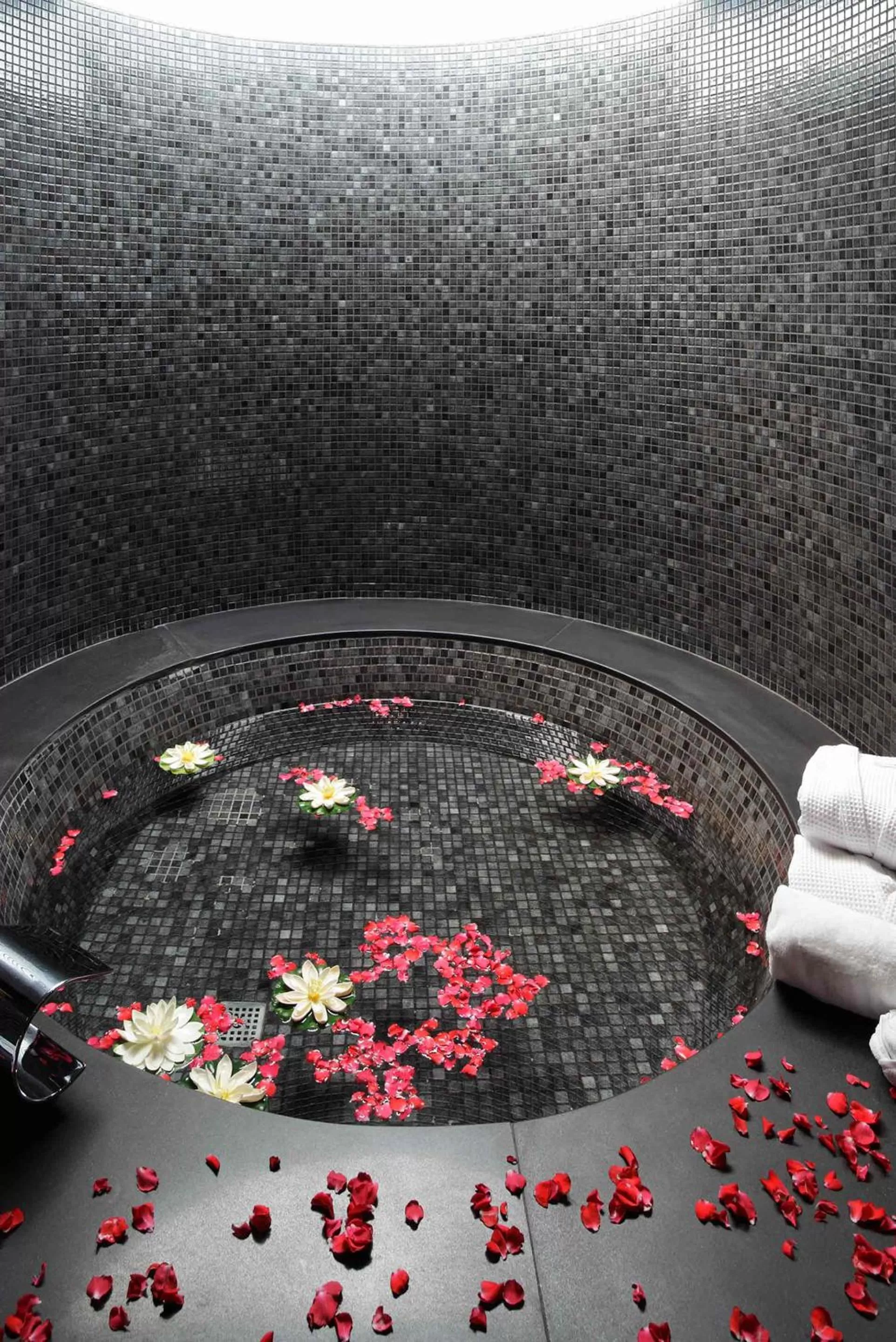 Toilet in Asia Gardens Hotel & Thai Spa, a Royal Hideaway Hotel