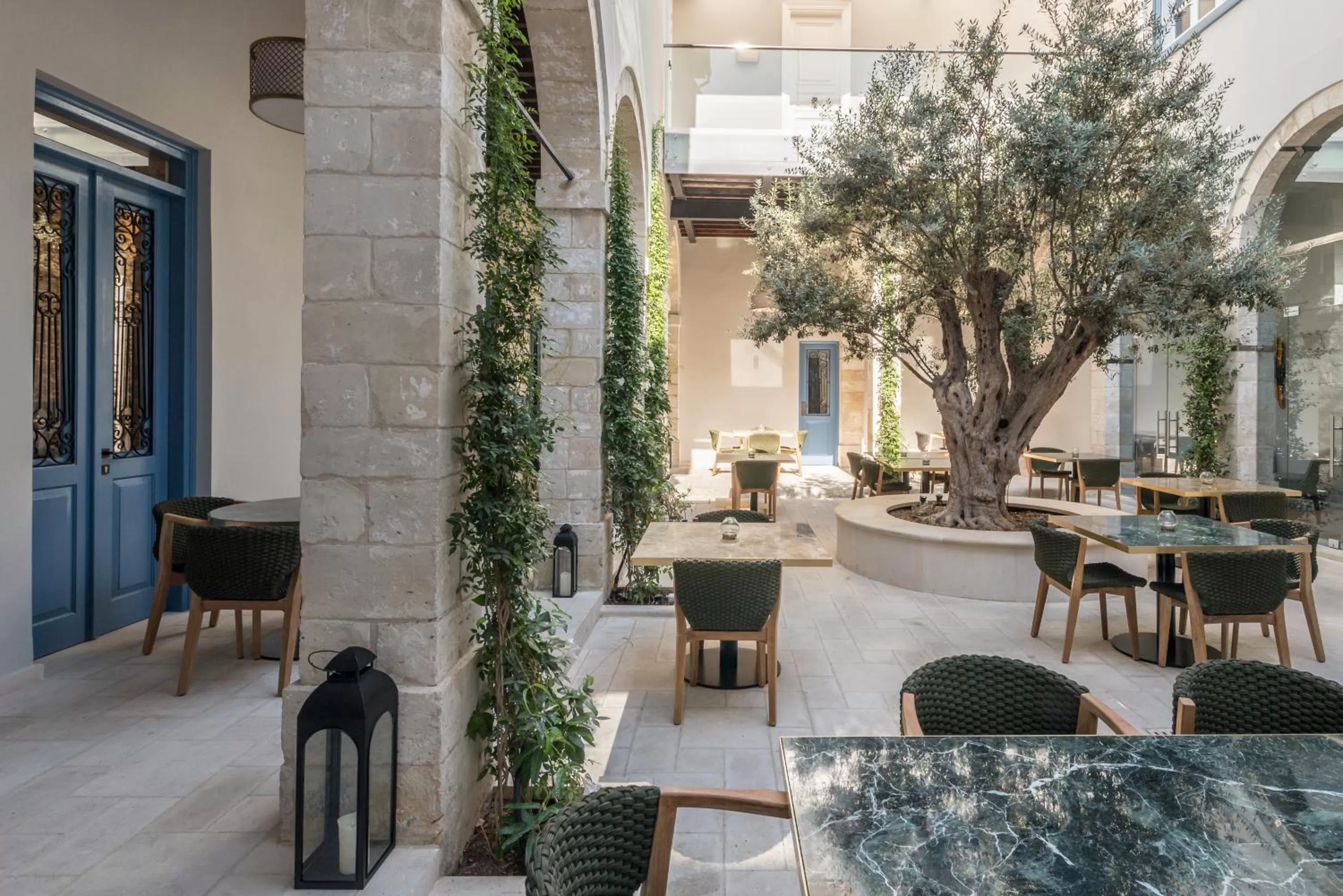 Patio in S Paul City Hotel