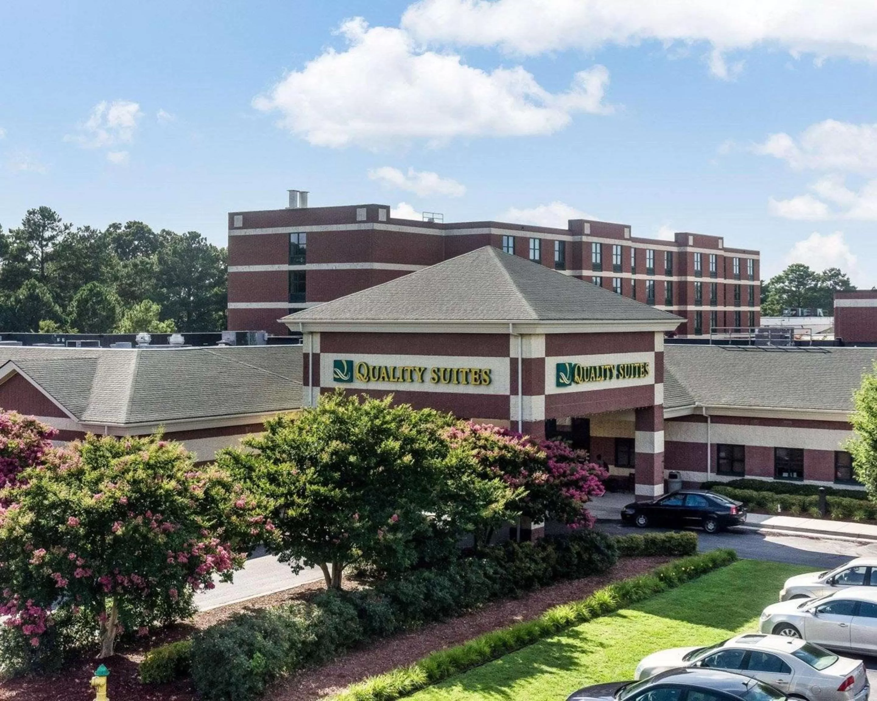 Property building in Quality Suites Lake Wright - Norfolk Airport