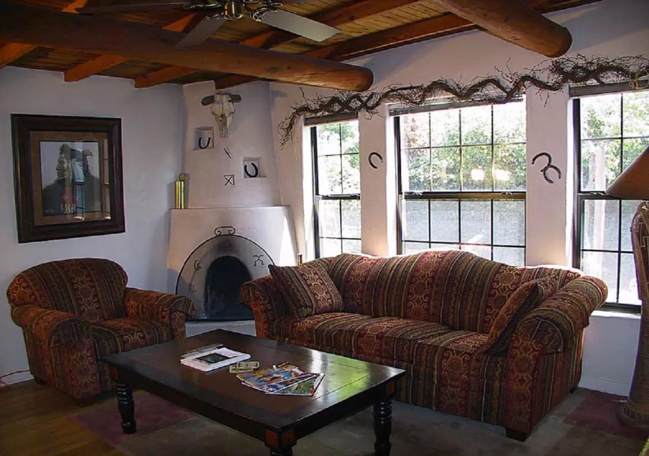 Living room in Casas de Suenos Old Town Historic Inn, an Ascend Collection Hotel