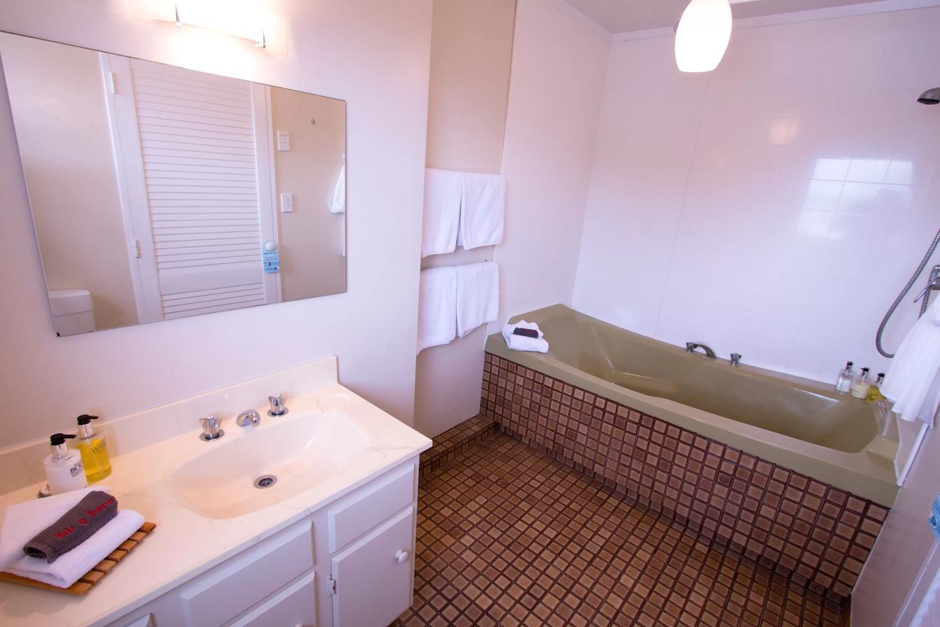 Bathroom in Kapiti Gateway Motel