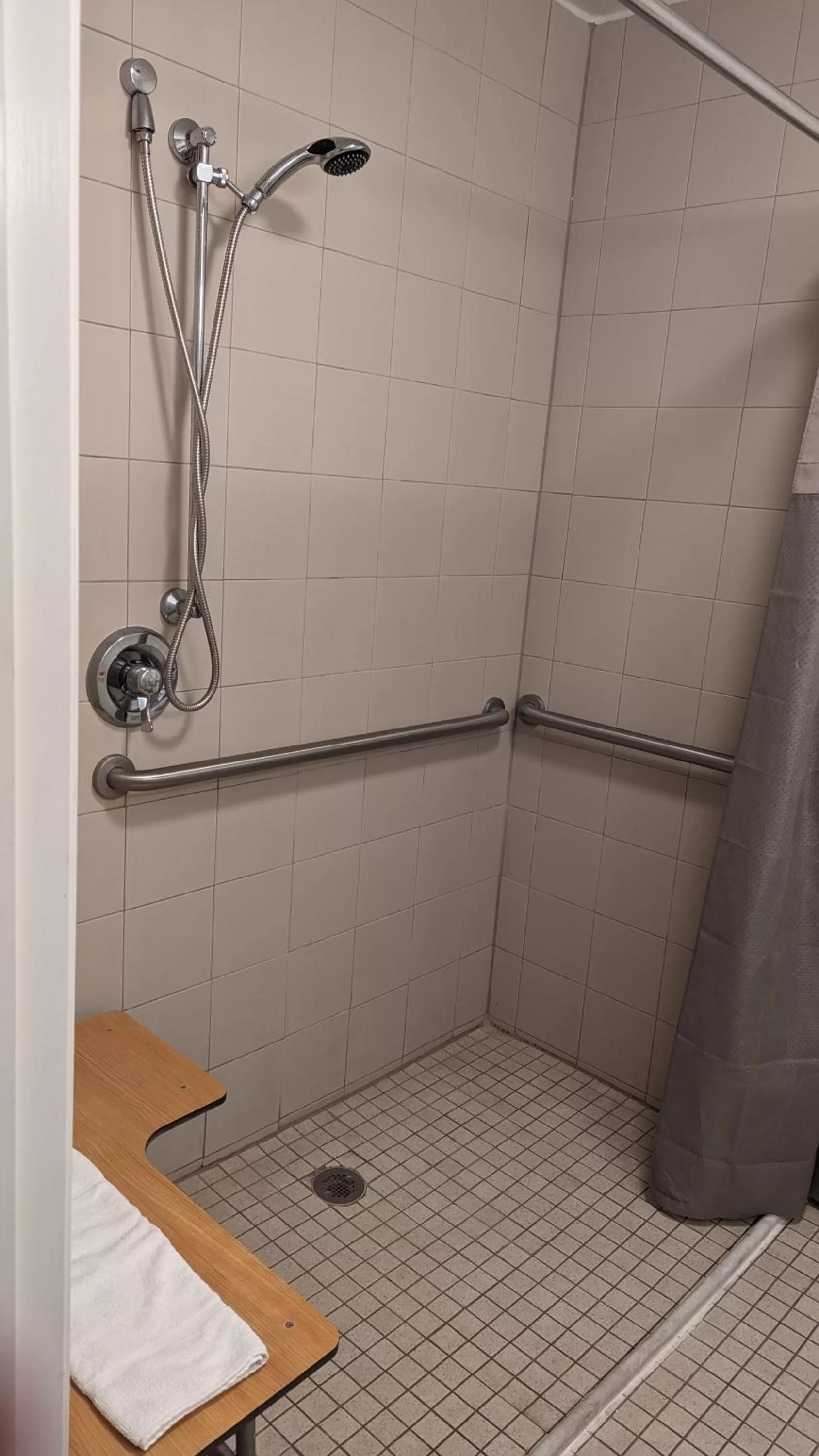 Shower, Bathroom in Hilltop Hotel