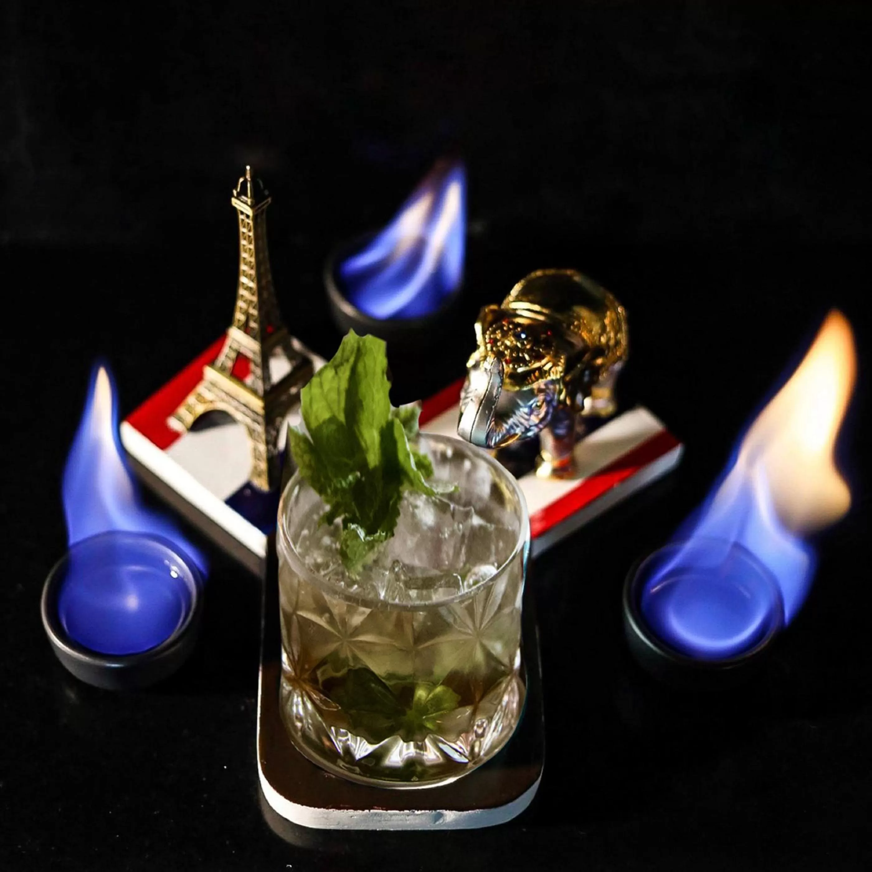 Lounge or bar in The Continent Hotel Sukhumvit - Asok BTS Bangkok