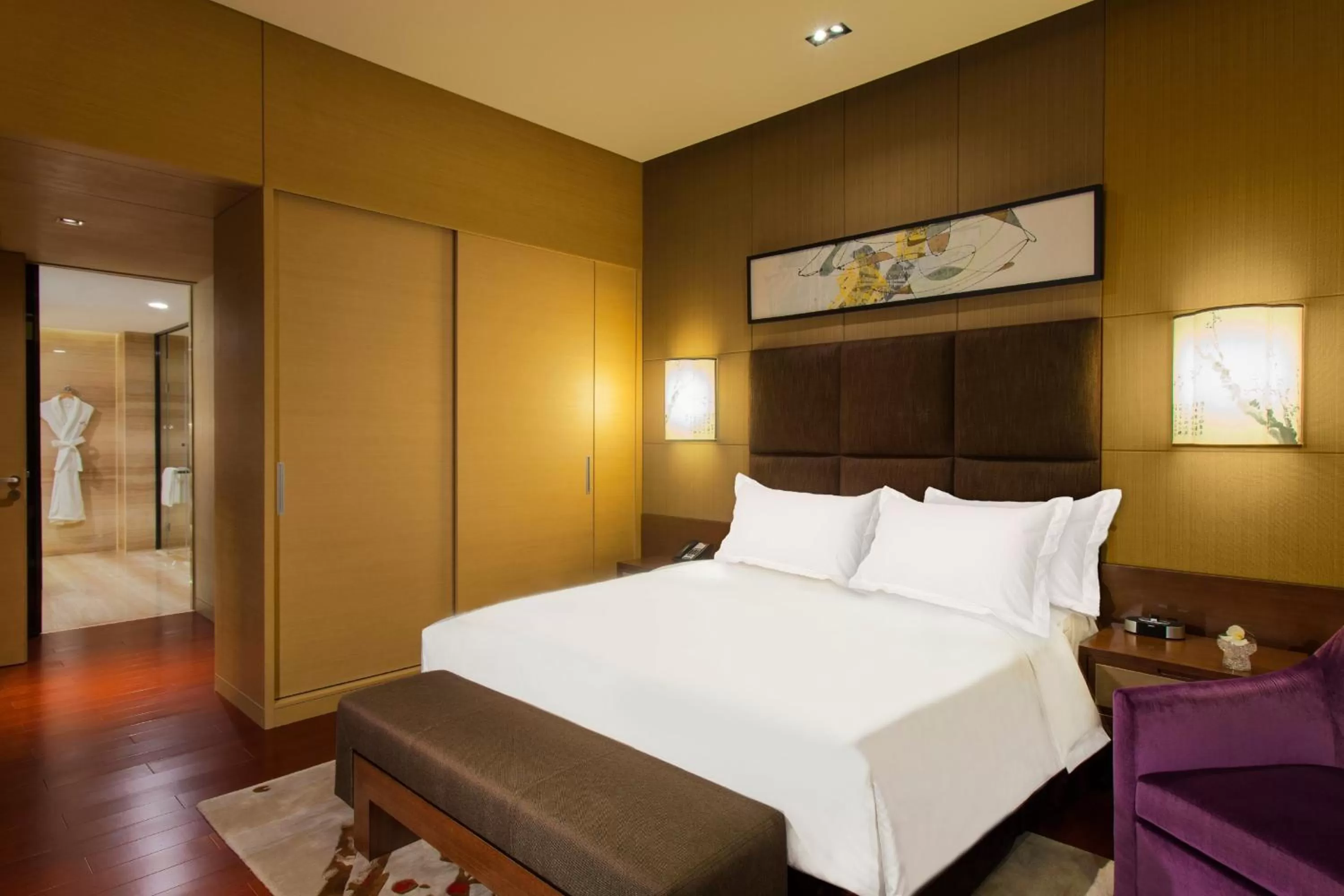 Photo of the whole room, Bed in Crowne Plaza Tianjin Meijiangnan by IHG