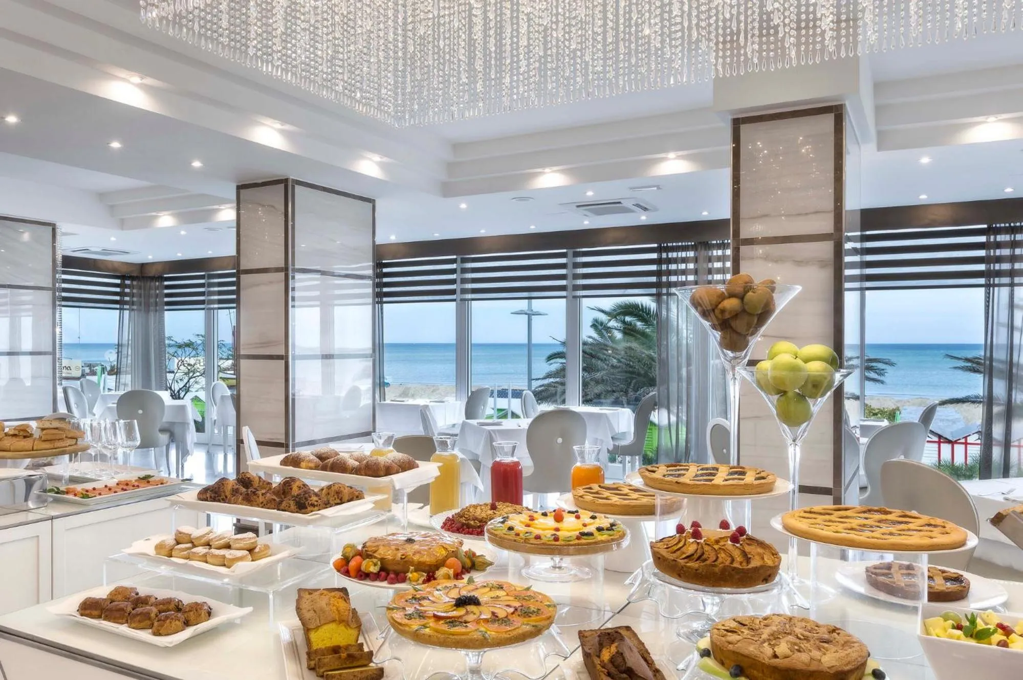 Breakfast in Hotel Tiffany's