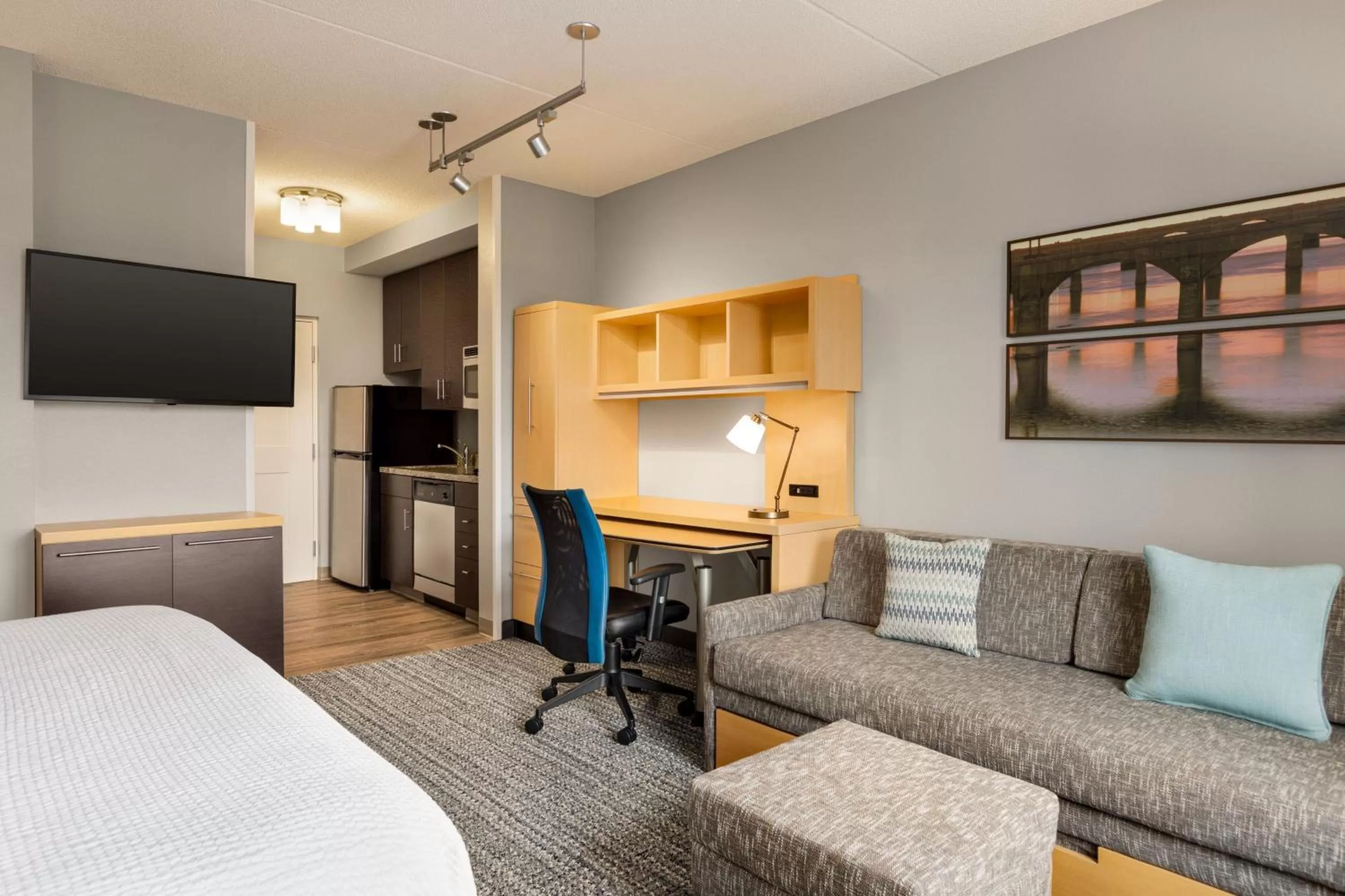 Kitchen or kitchenette, Bed in TownePlace Suites by Marriott Harrisburg West/Mechanicsburg