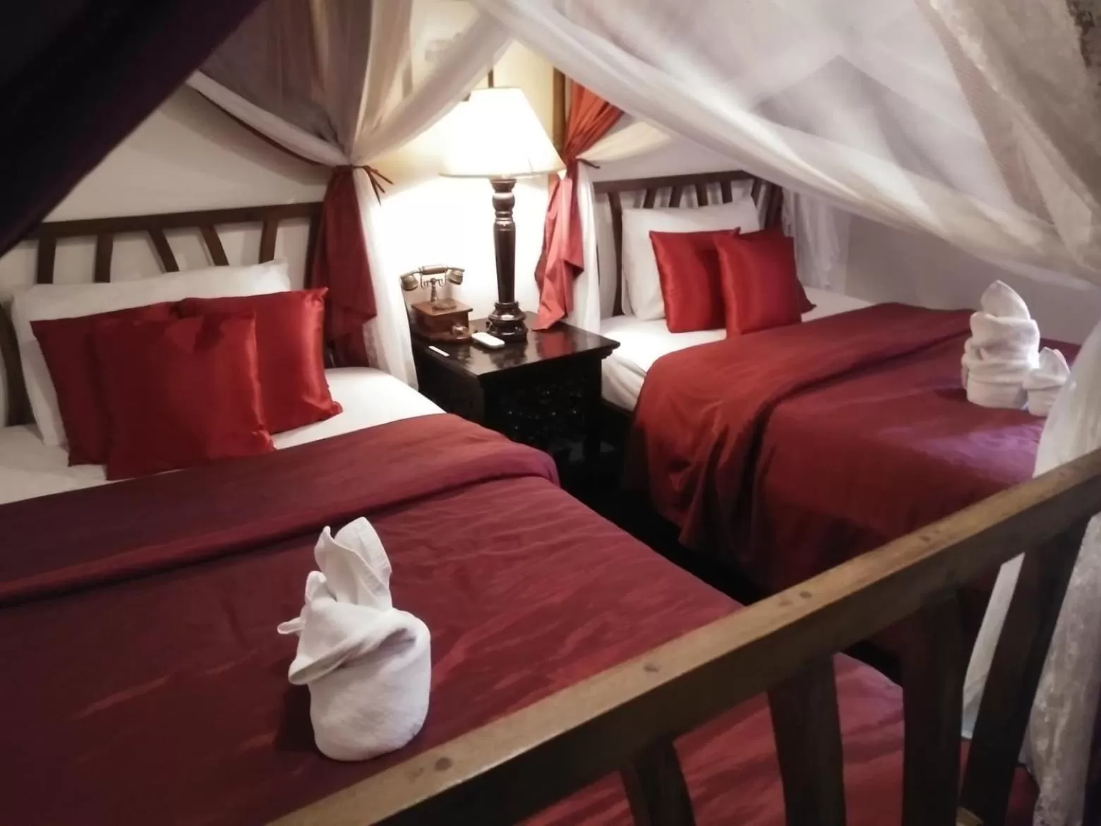 Bed in Tri Yaan Na Ros Colonial House