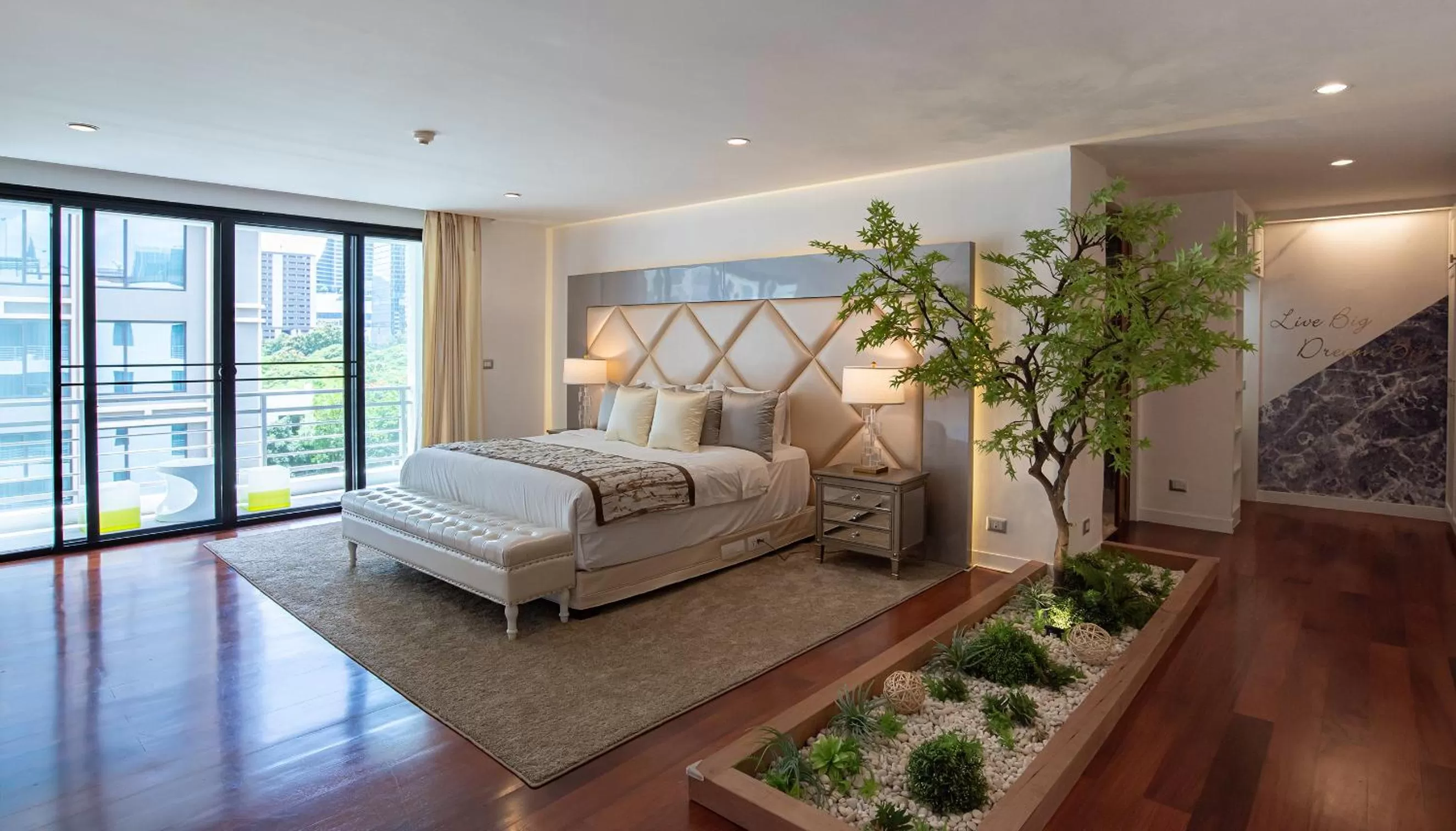 Bedroom, Bed in Benviar Tonson Residence