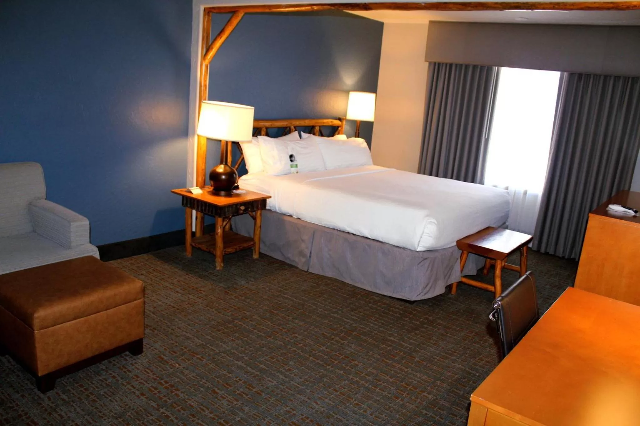 Photo of the whole room, Bed in Holiday Inn Resort The Lodge at Big Bear Lake by IHG