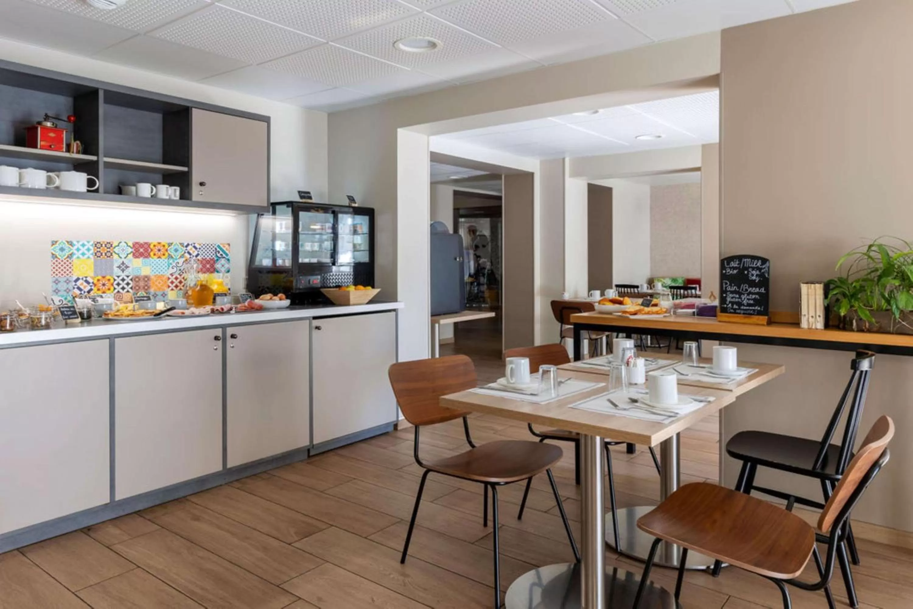 Breakfast in BEST WESTERN La Porte des Châteaux