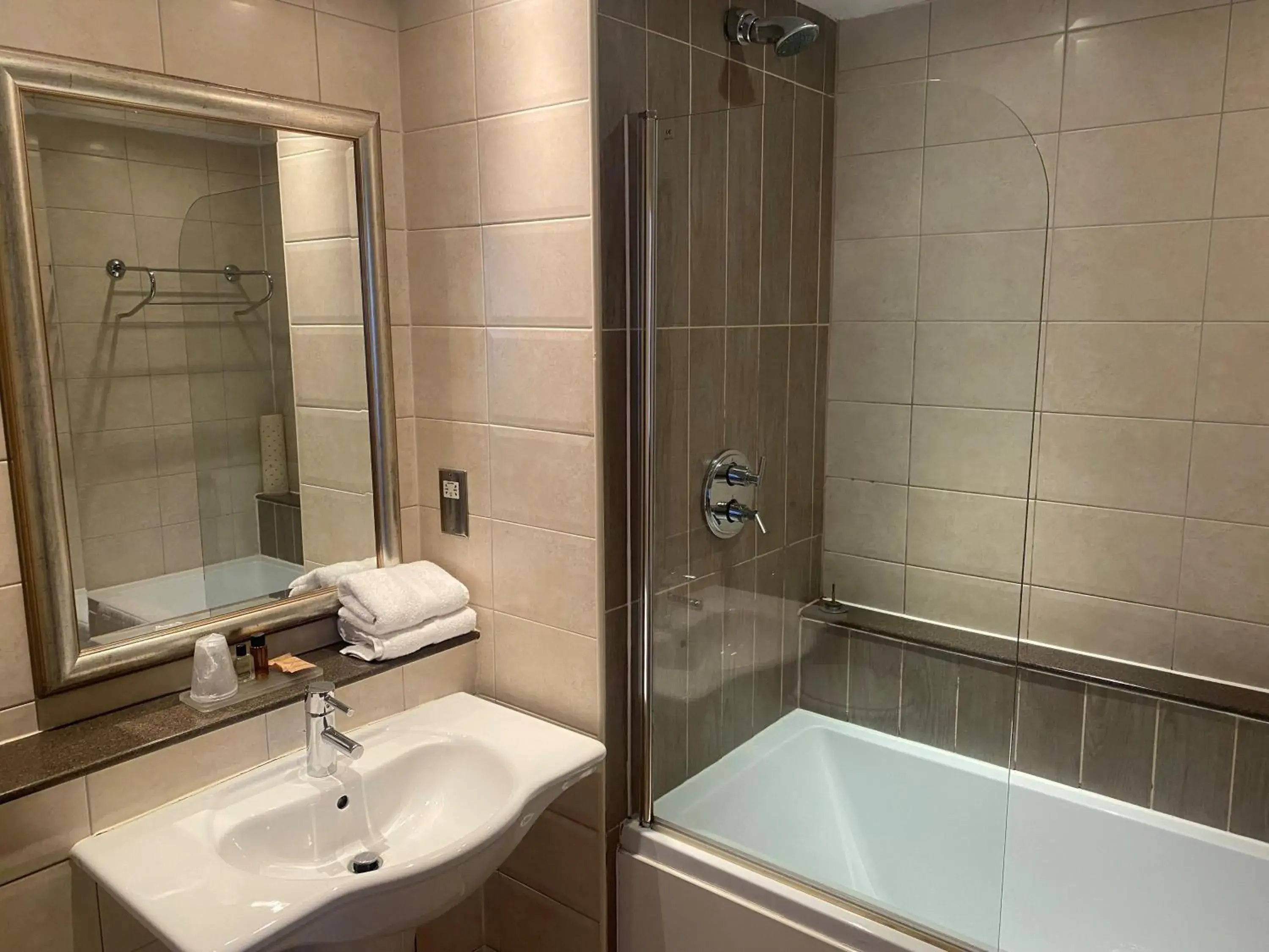 Deluxe Double Room in Shrigley Hall Hotel Deluxe Double Room in Shrigley Hall Hotel