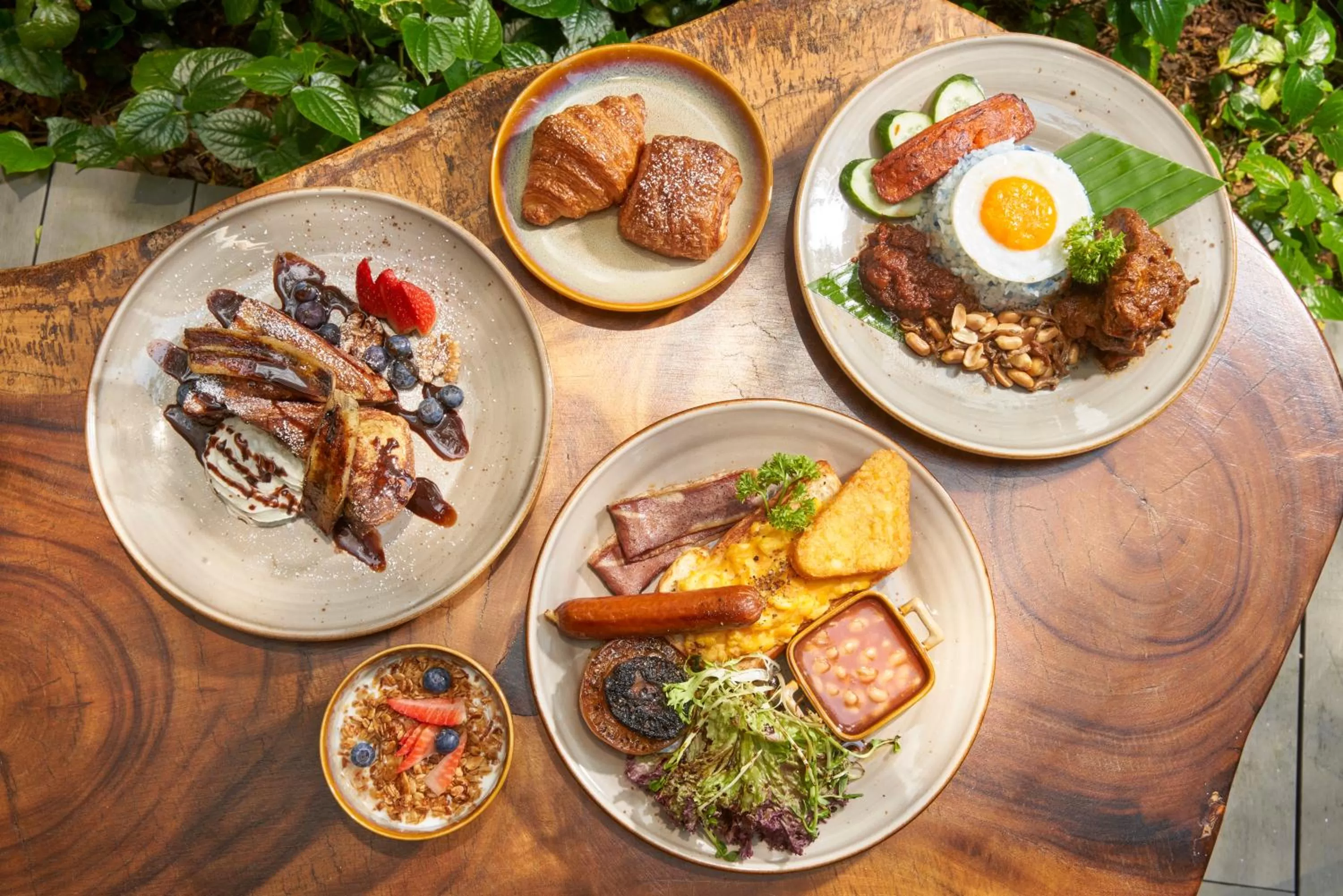 Breakfast in Quincy Hotel Singapore by Far East Hospitality