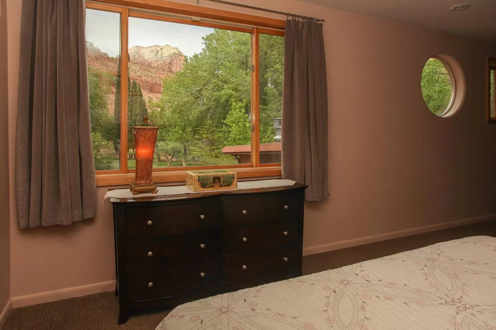 Bed in Flanigan`s Resort and Spa